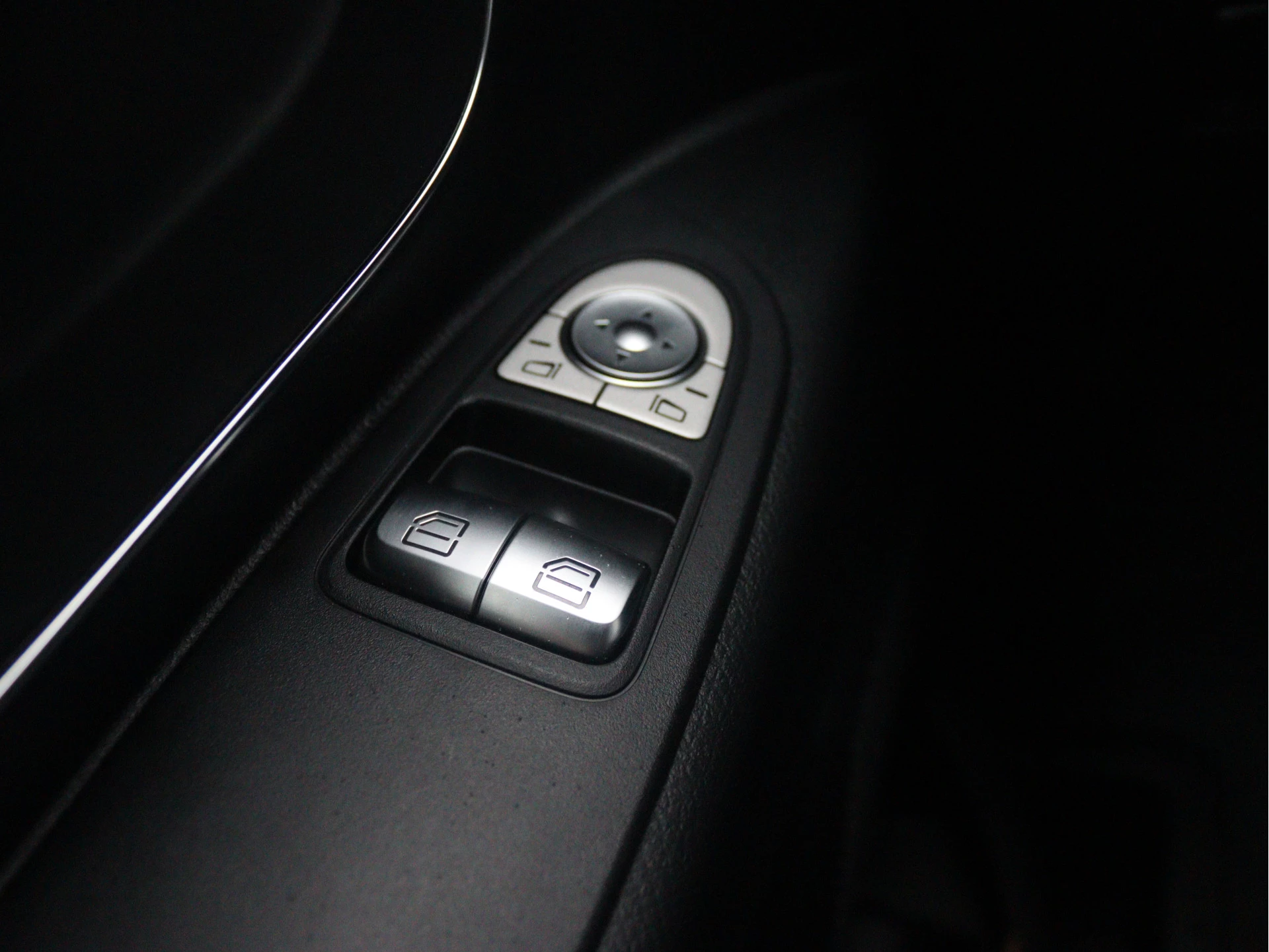 Mercedes-Benz-Vito-image-5