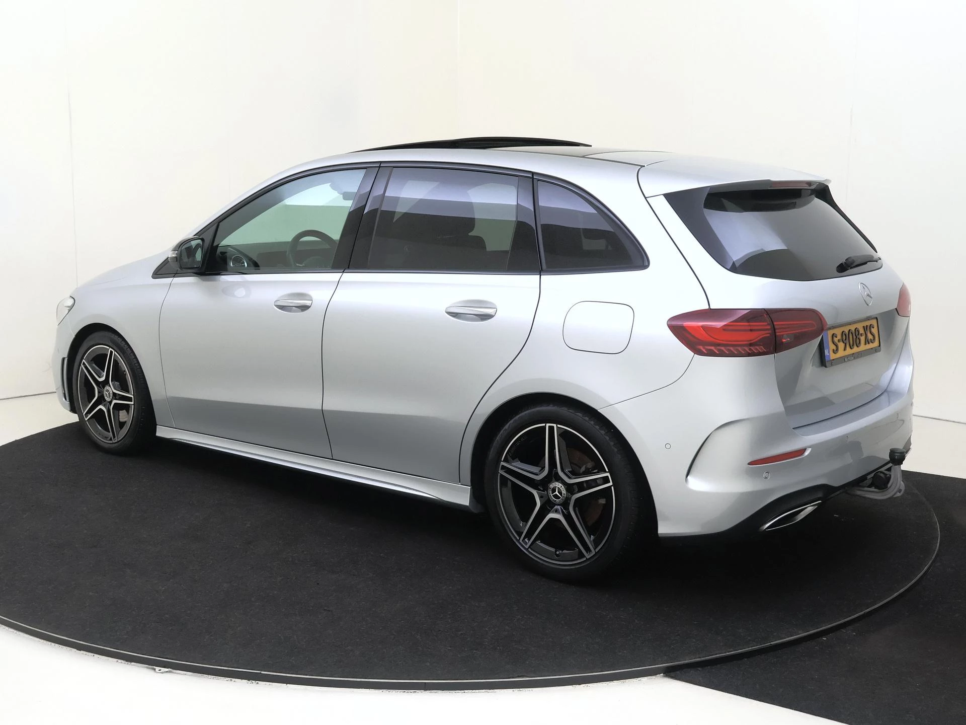 Mercedes-Benz-B-Klasse-image-2