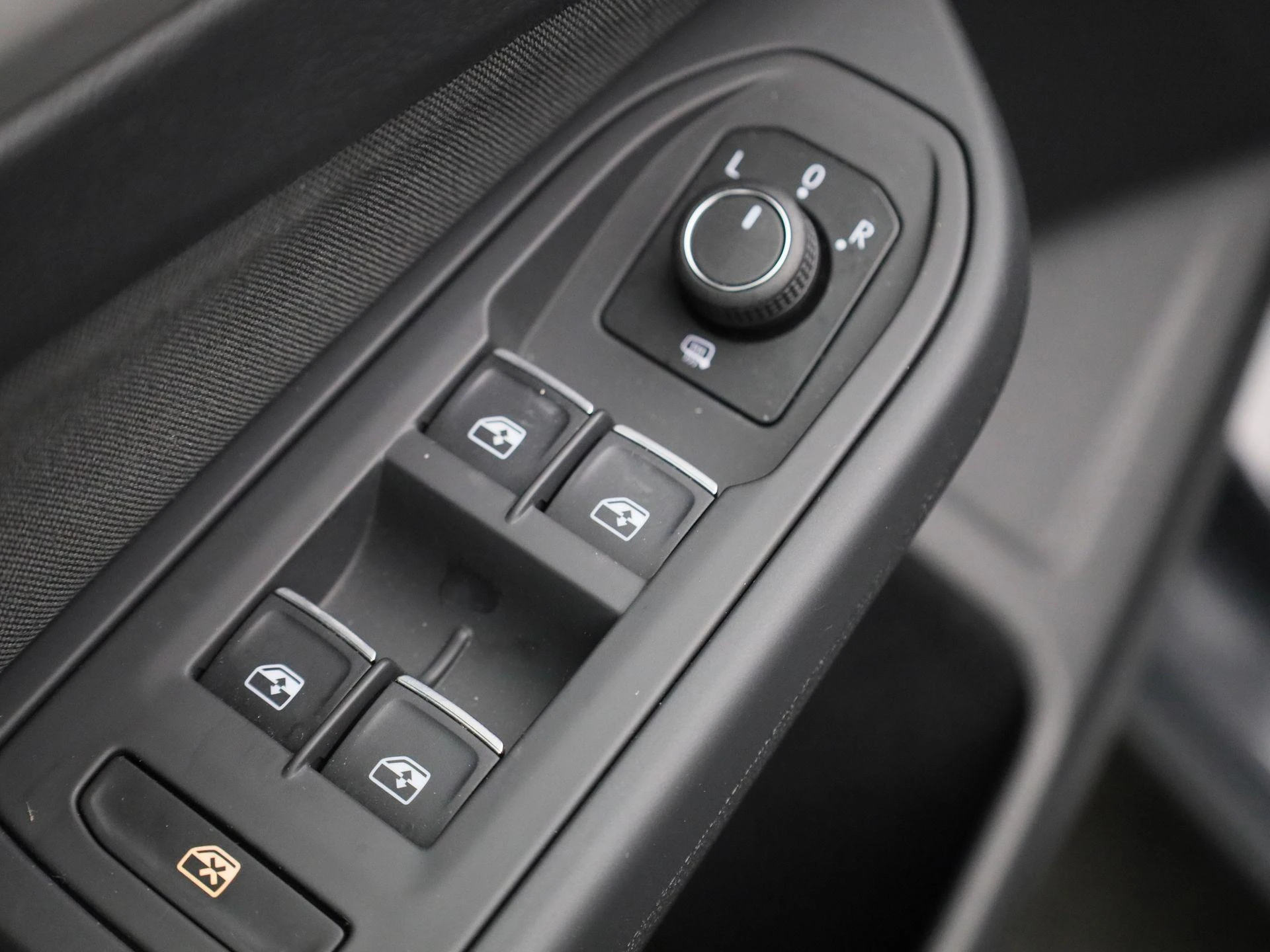 Volkswagen-Golf-image-28