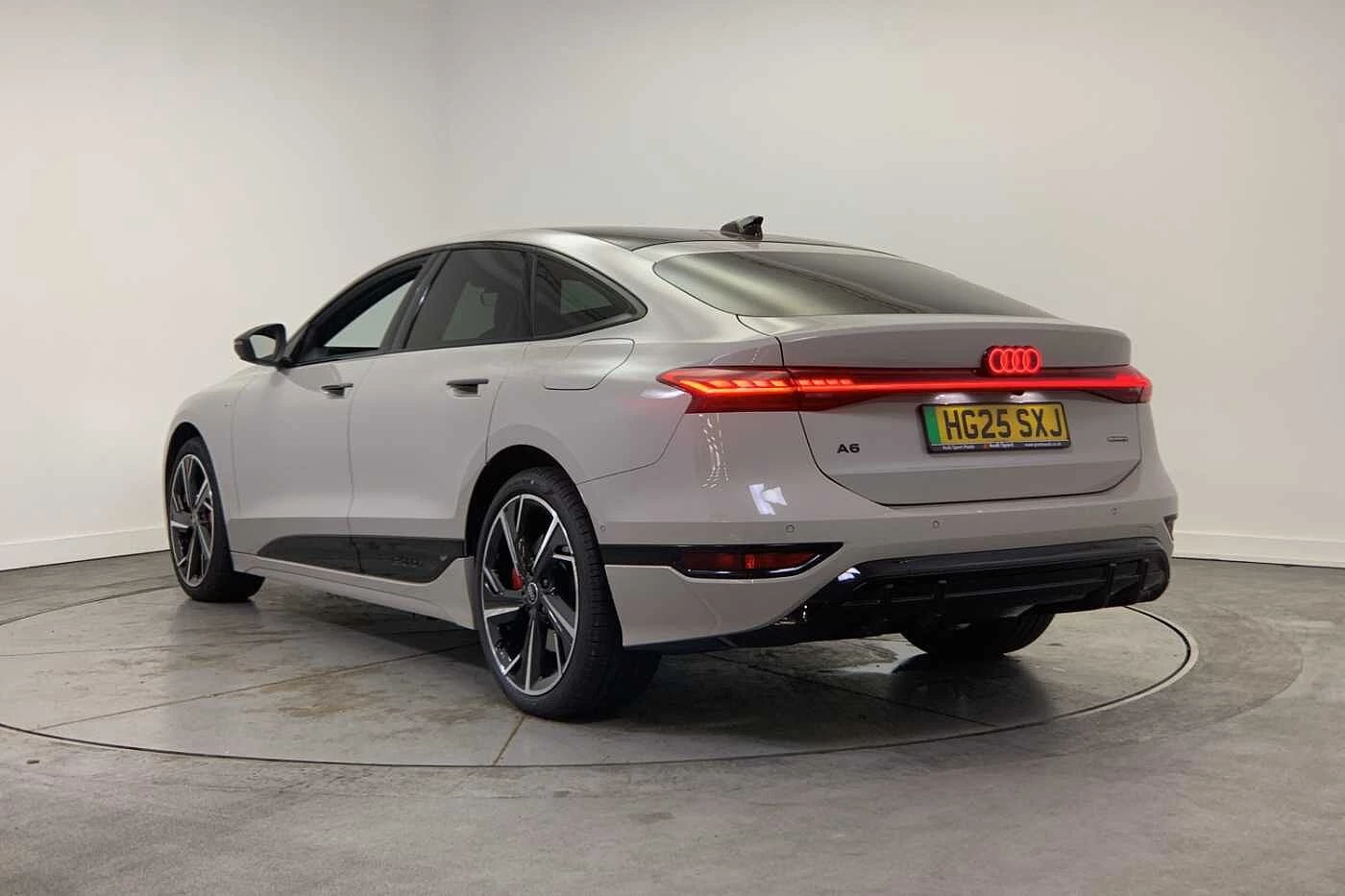 Audi-A6 Sportback e-tron-image-2