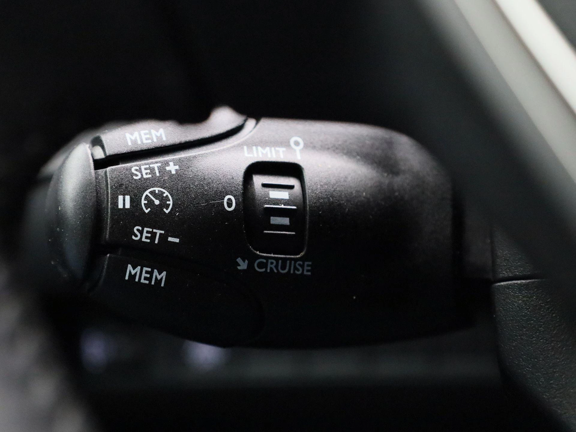 Peugeot-e-208-image-21