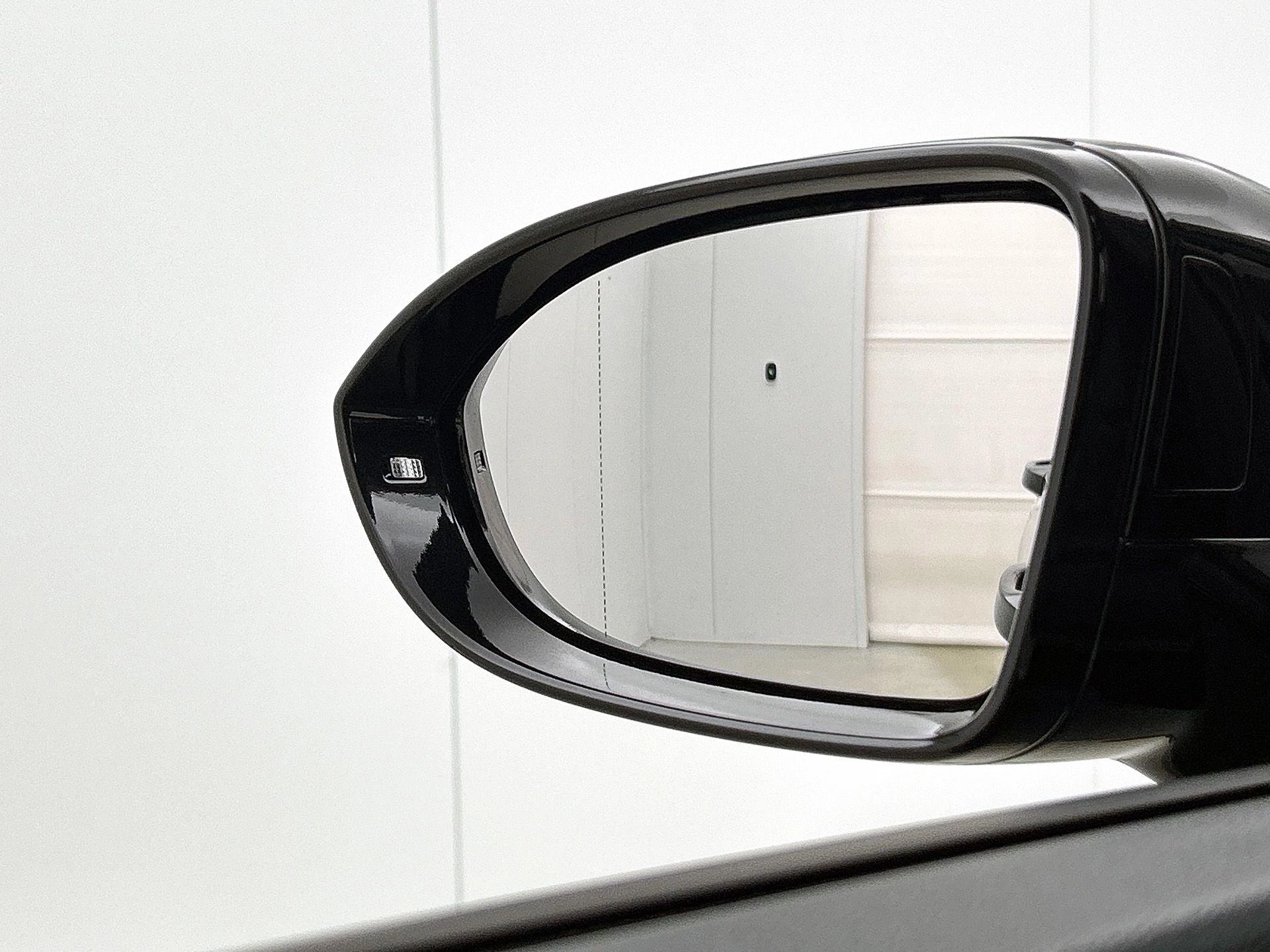 Volkswagen-Golf-image-23