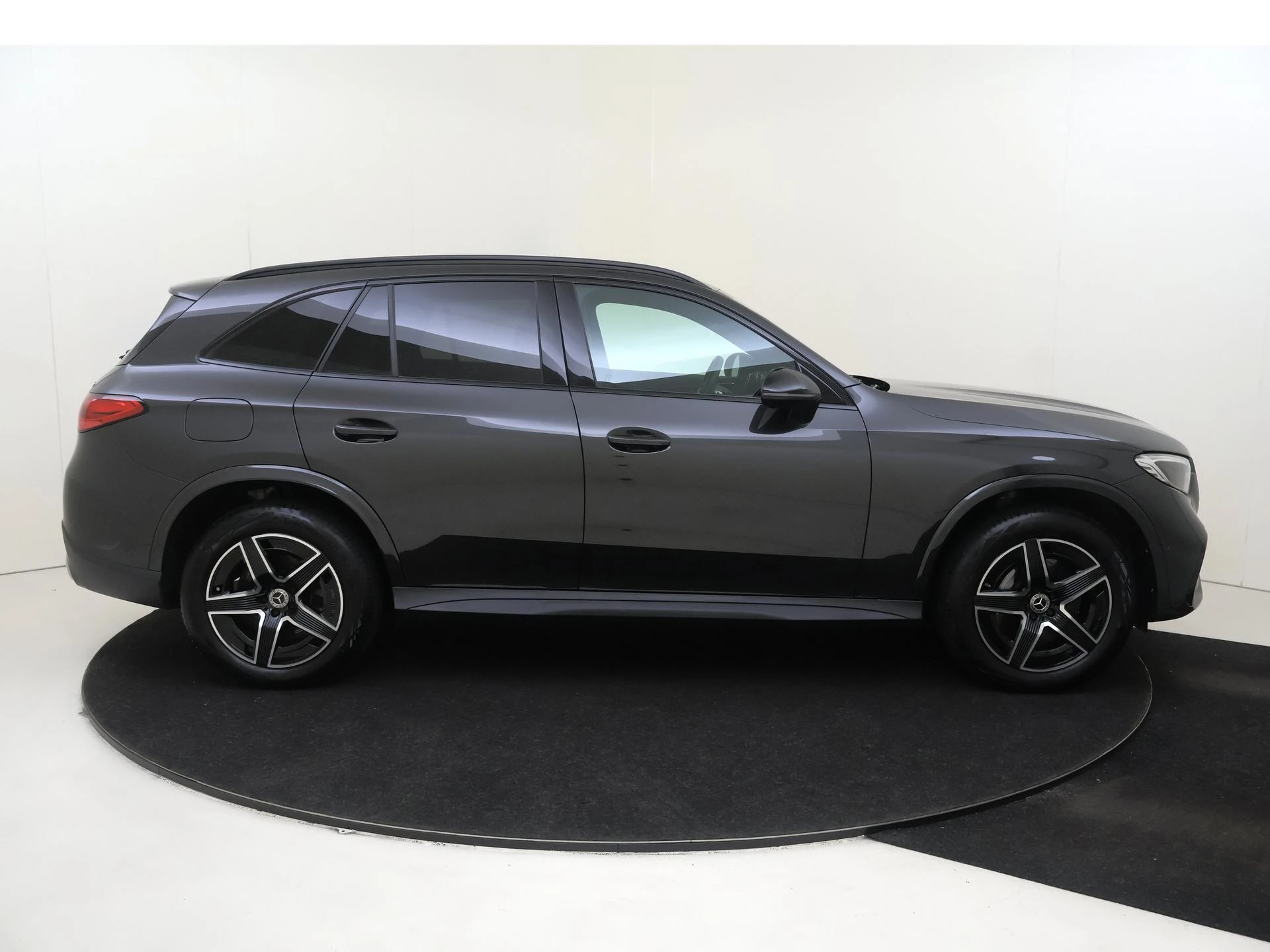 Mercedes-Benz-GLC-image-8