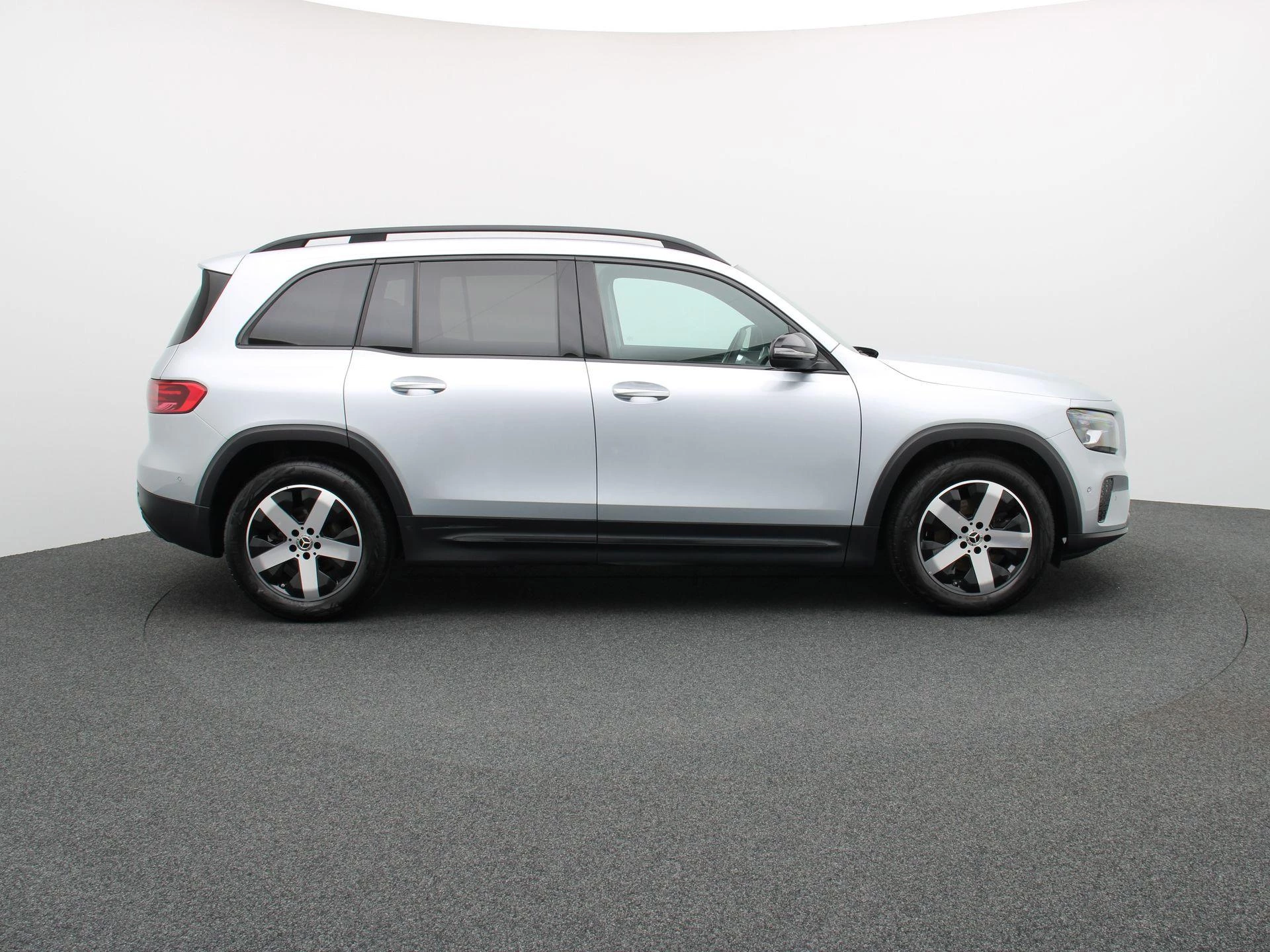 Mercedes-Benz GLB 180 Luxury Line + CARPLAY + TREKHAAK + NIGHTPAKKET +