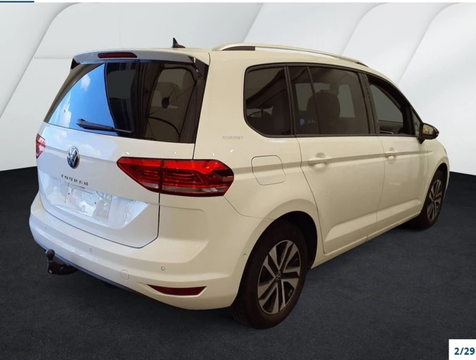 Volkswagen-Touran-image-1