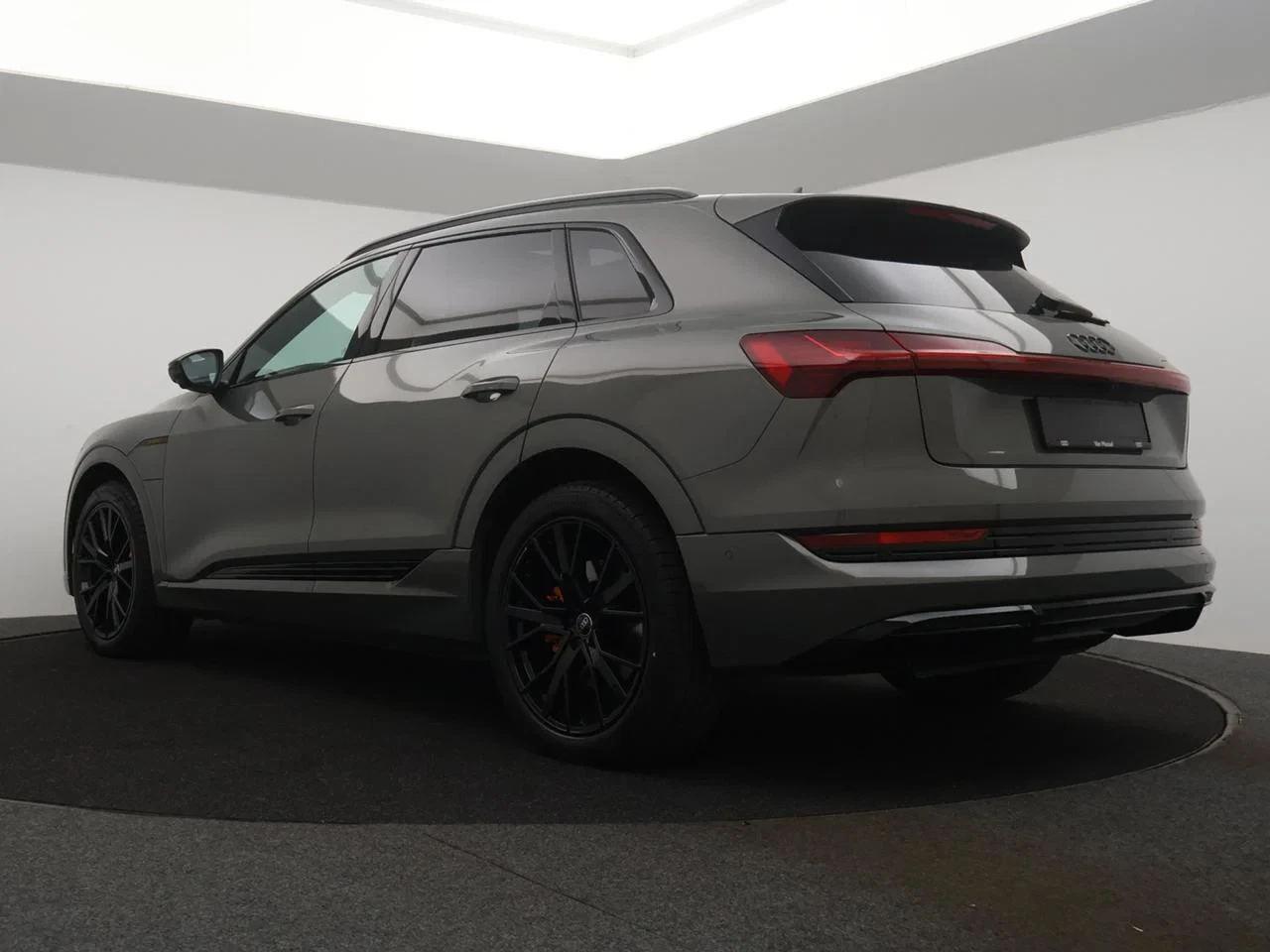 Audi e-tron Audi e-tron Competition 55 QUATTRO 408PK *AUTOMAAT*PANODAK*3X-S LINE*LEDER*ALCANTARA*B&O*360° CAMERA*...*