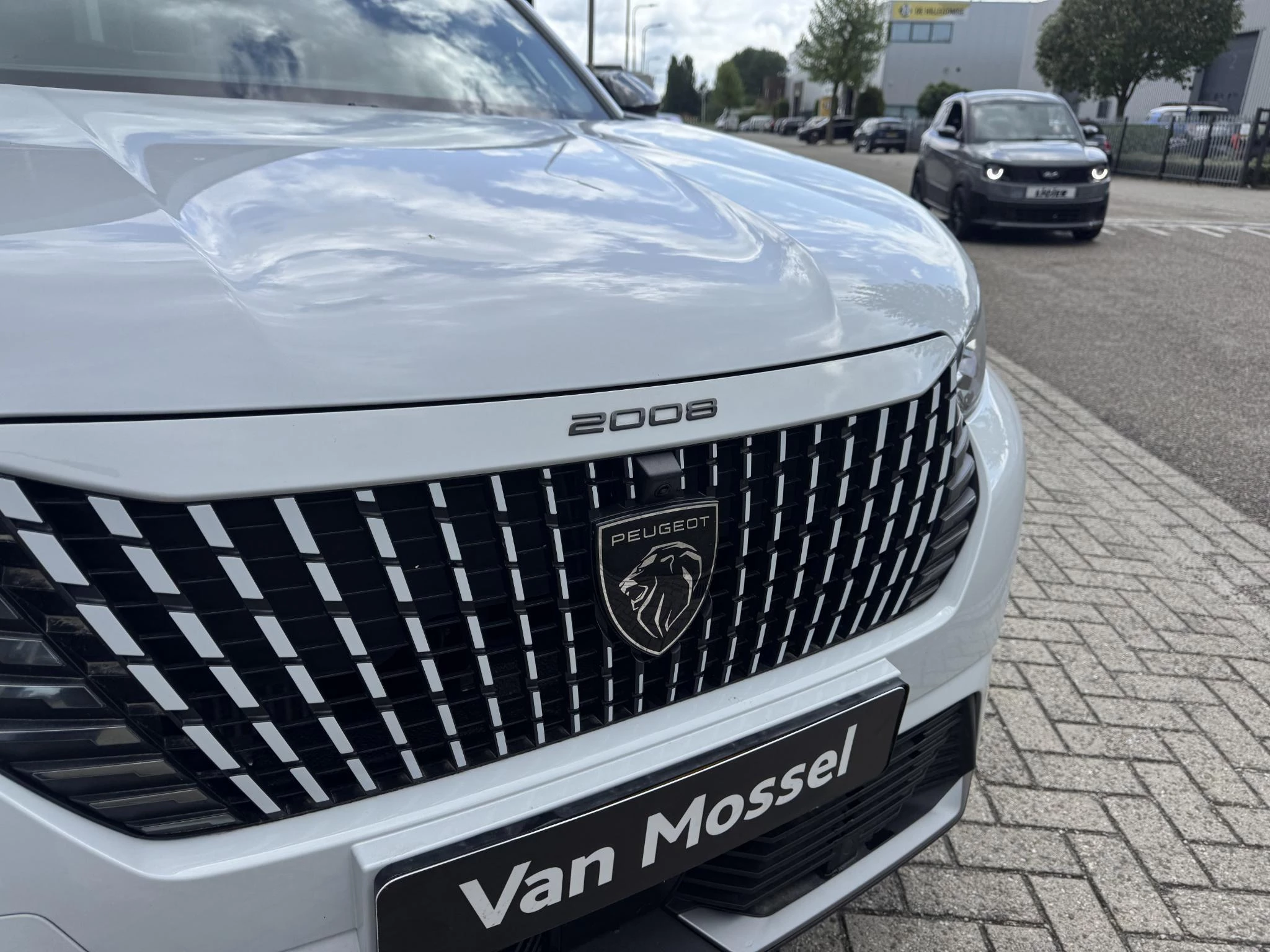 Peugeot 2008 1.2 Hybrid 145 Allure