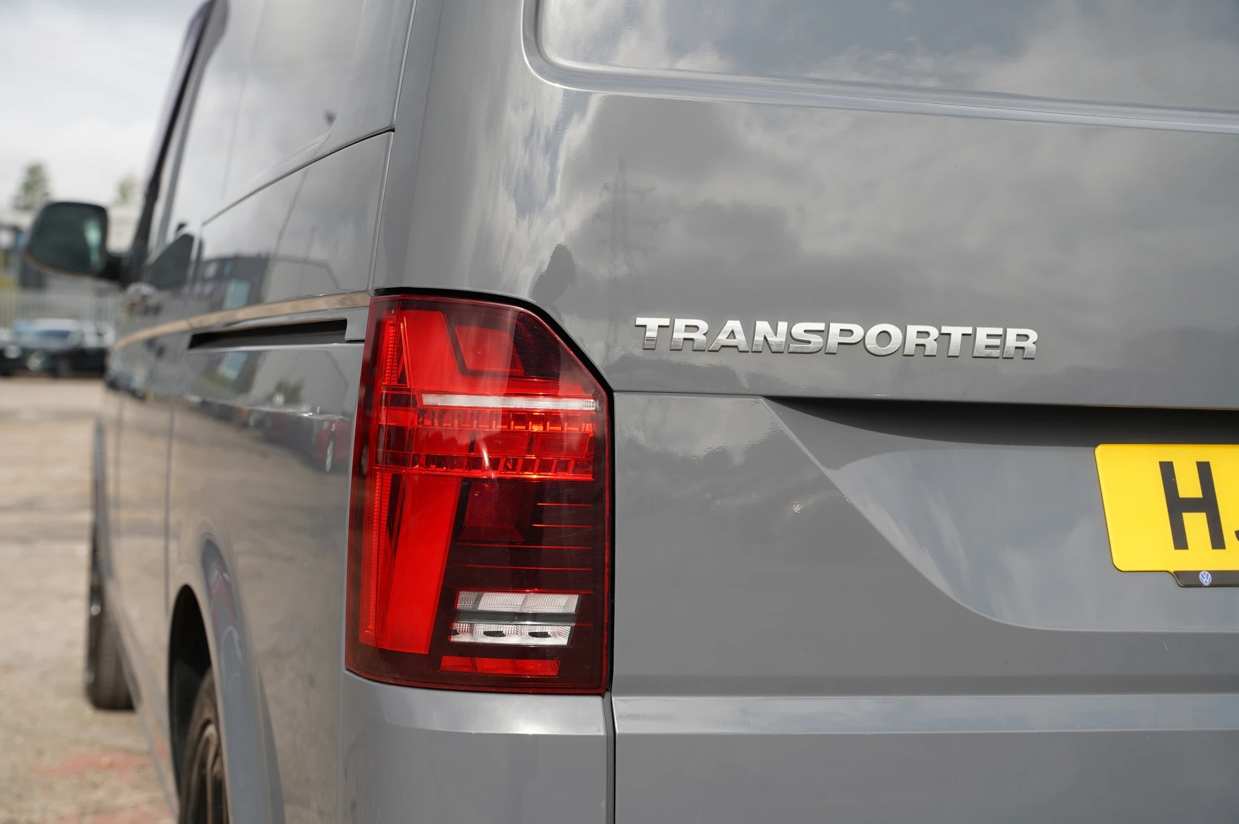 Volkswagen-Transporter-image-30