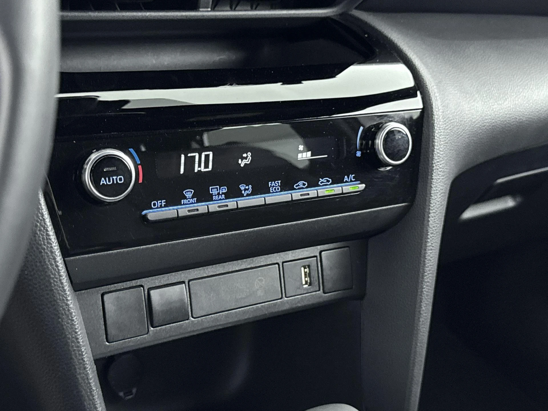 Toyota-Yaris Cross-image-18