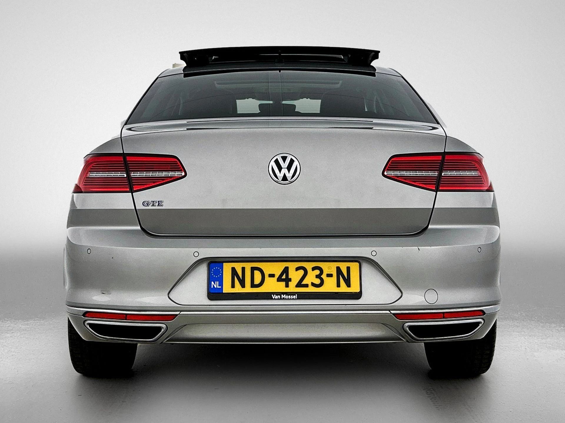 Volkswagen-Passat-image-2