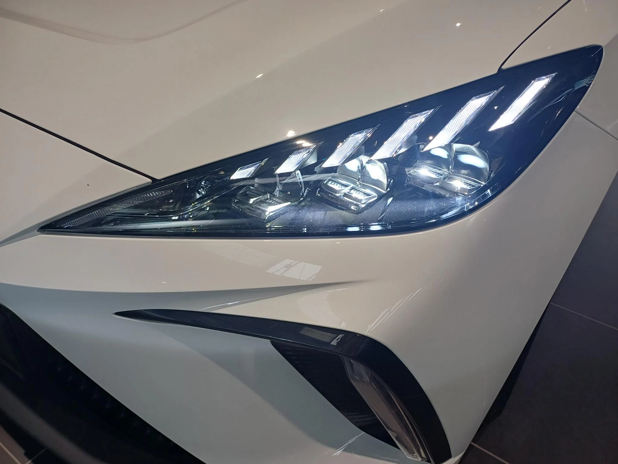 MG MG4 EV 64 kWh Luxury