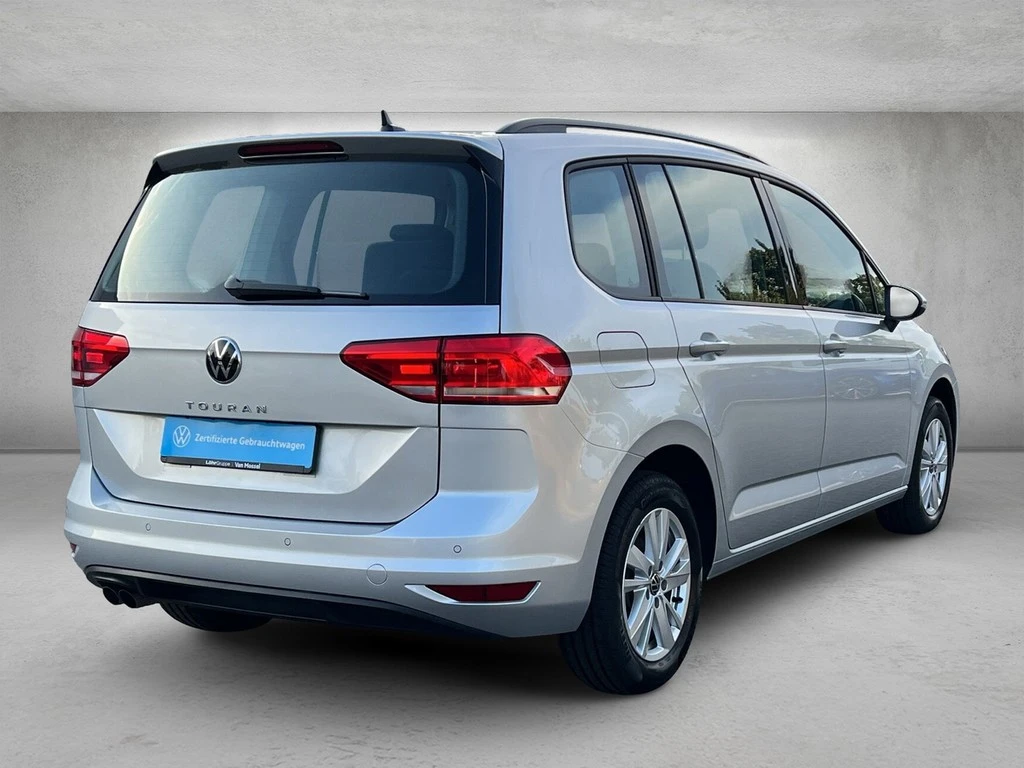 Volkswagen-Touran-image-2