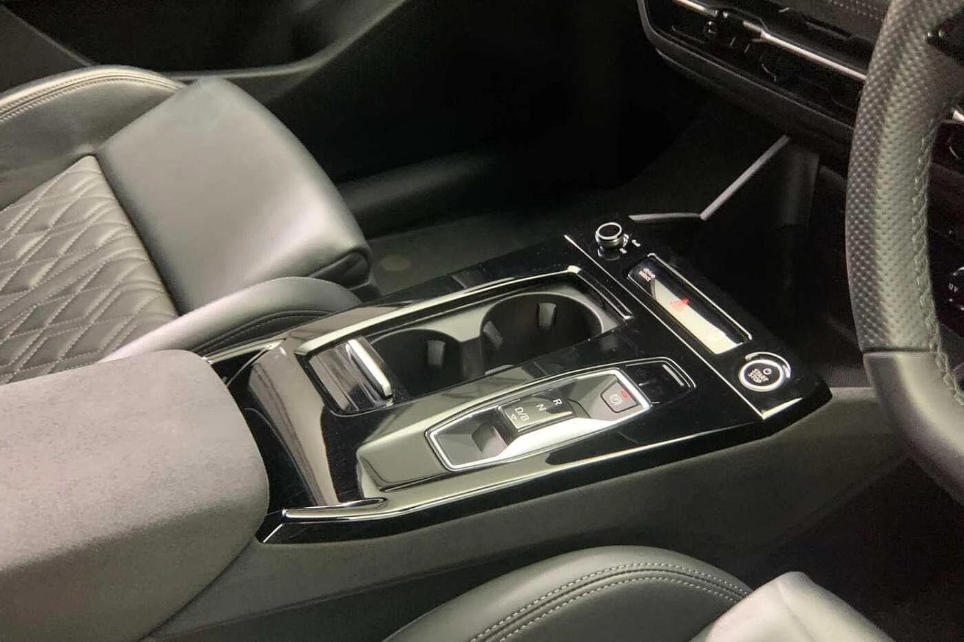 Audi-Q6 e-tron-image-7