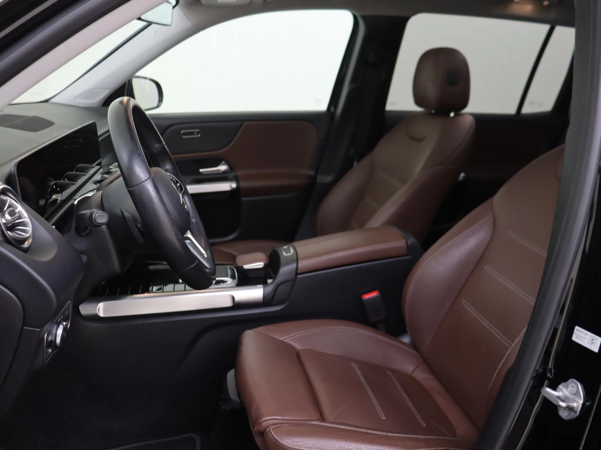 Mercedes-Benz-GLB-image-10