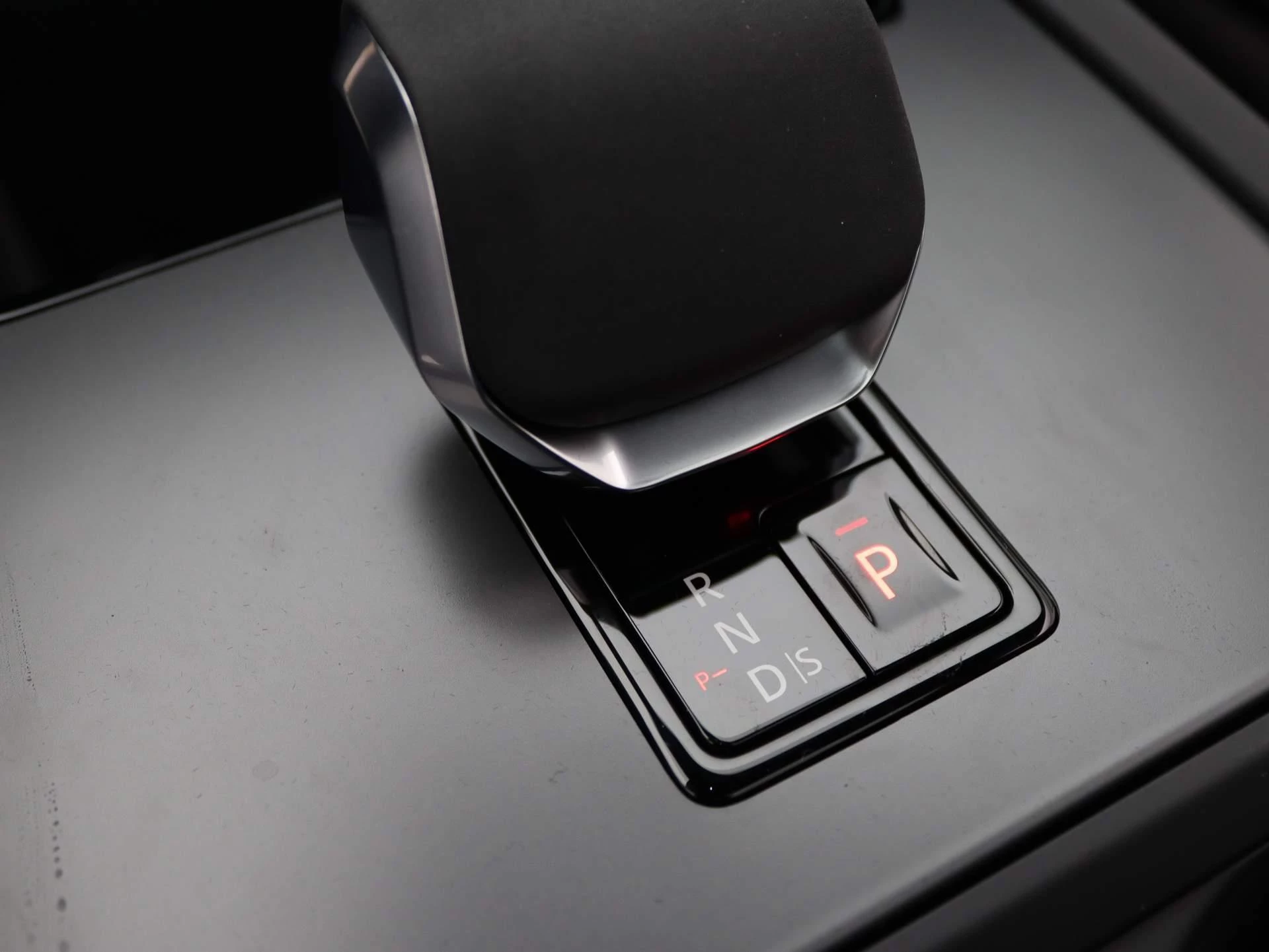 Land Rover-Discovery Sport-image-18