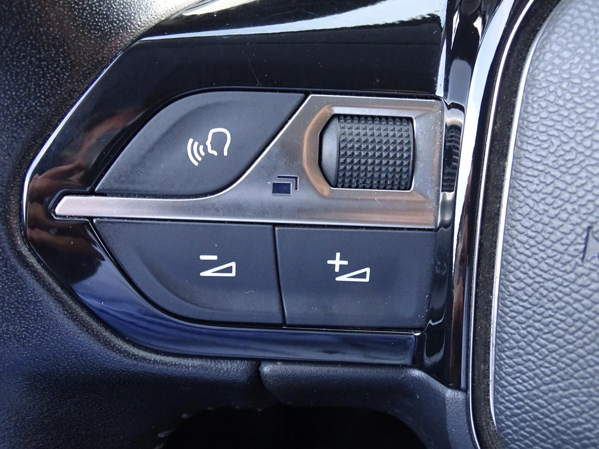 Peugeot-208-image-13