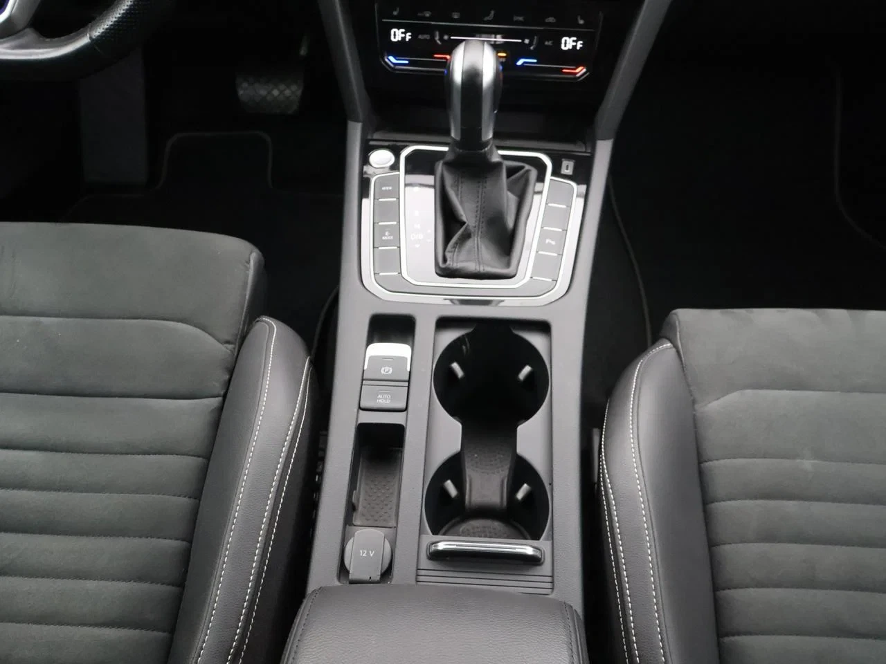 Volkswagen-Passat-image-16