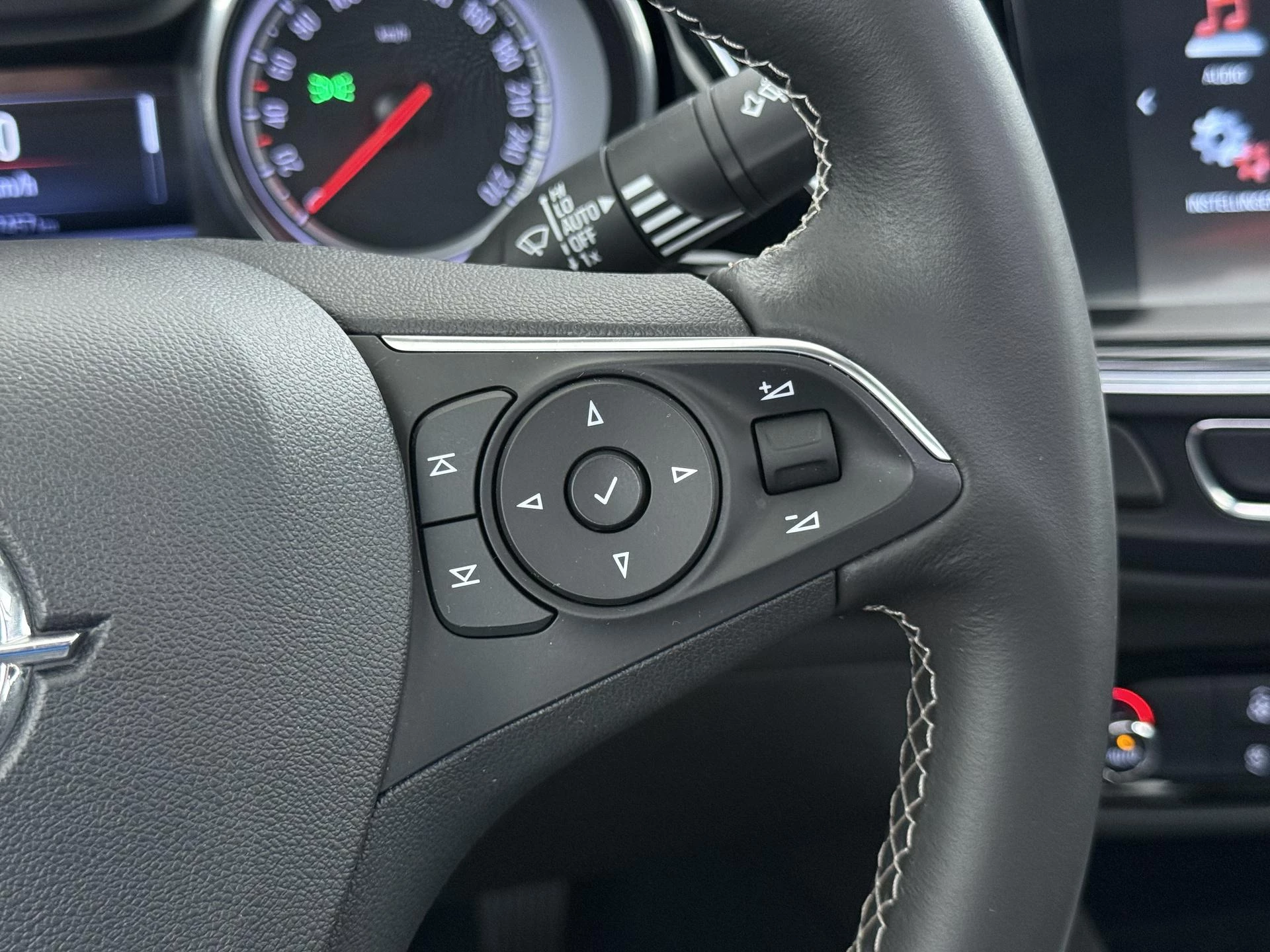 Opel-Insignia-image-11