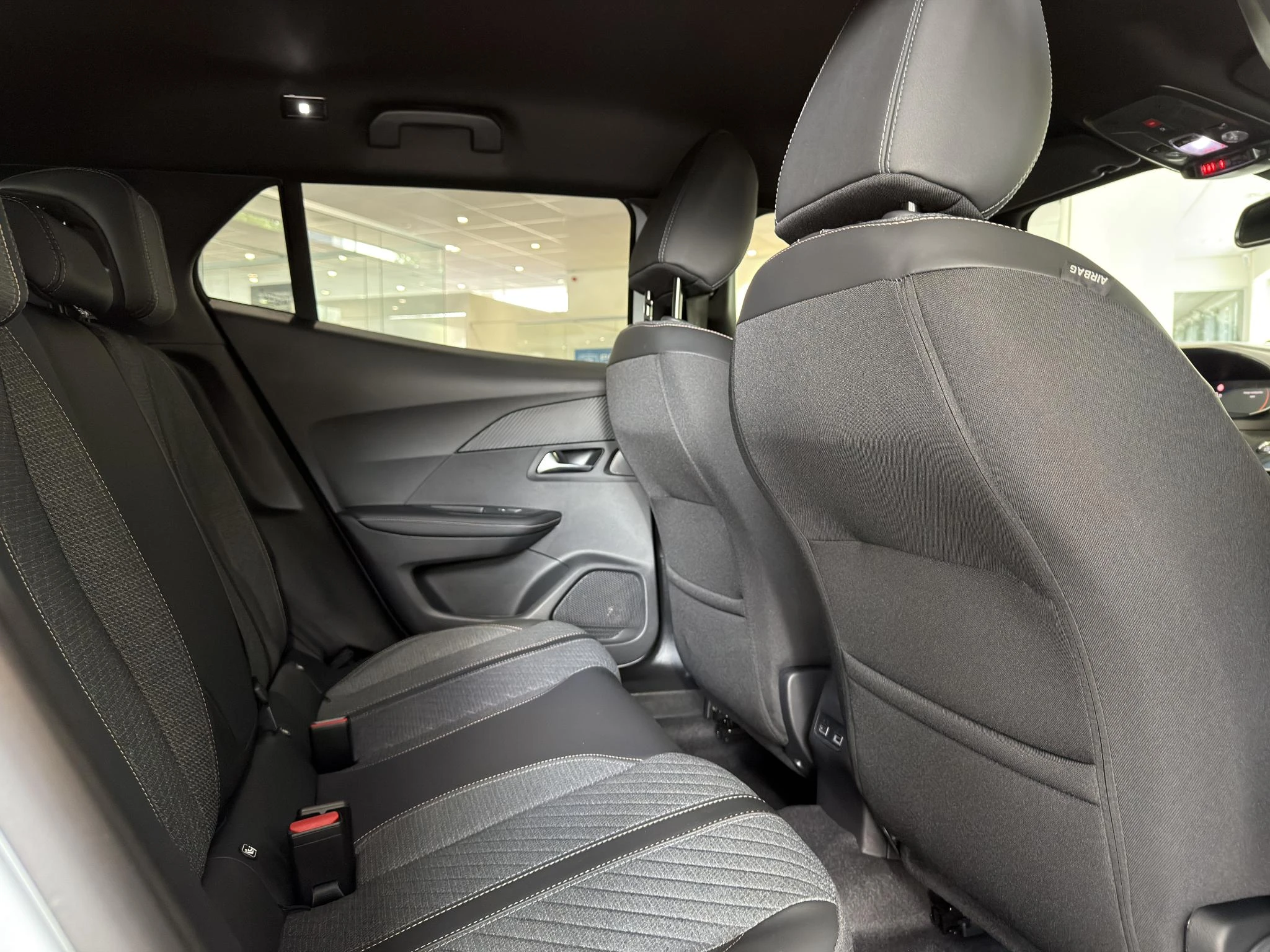 Peugeot 2008 1.2 Hybrid 145 Allure