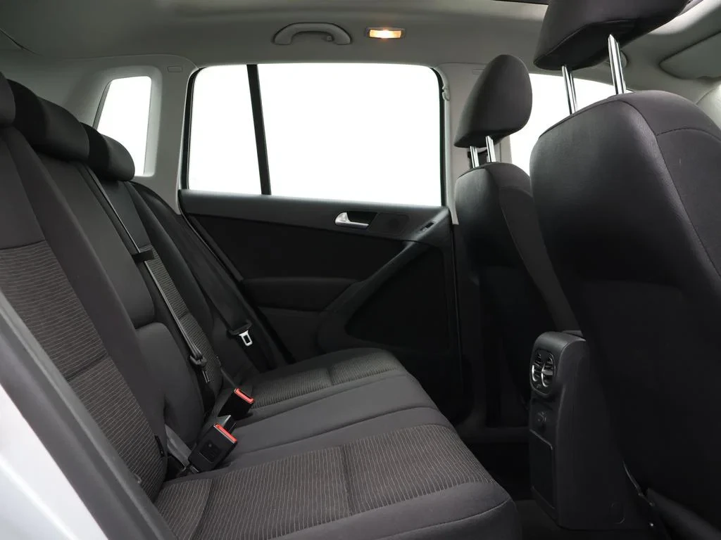 Volkswagen-Tiguan-image-10