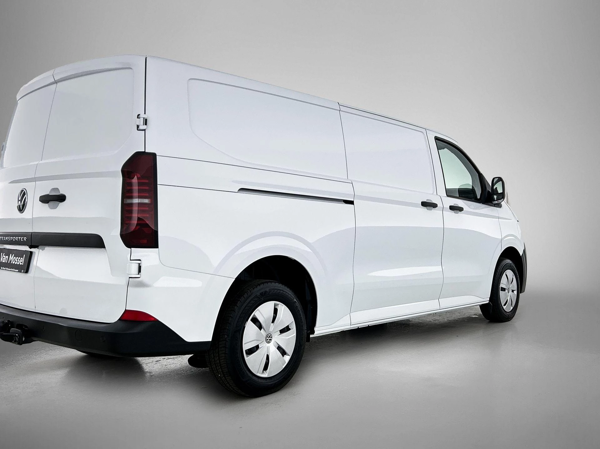 Volkswagen-e-Transporter-image-3