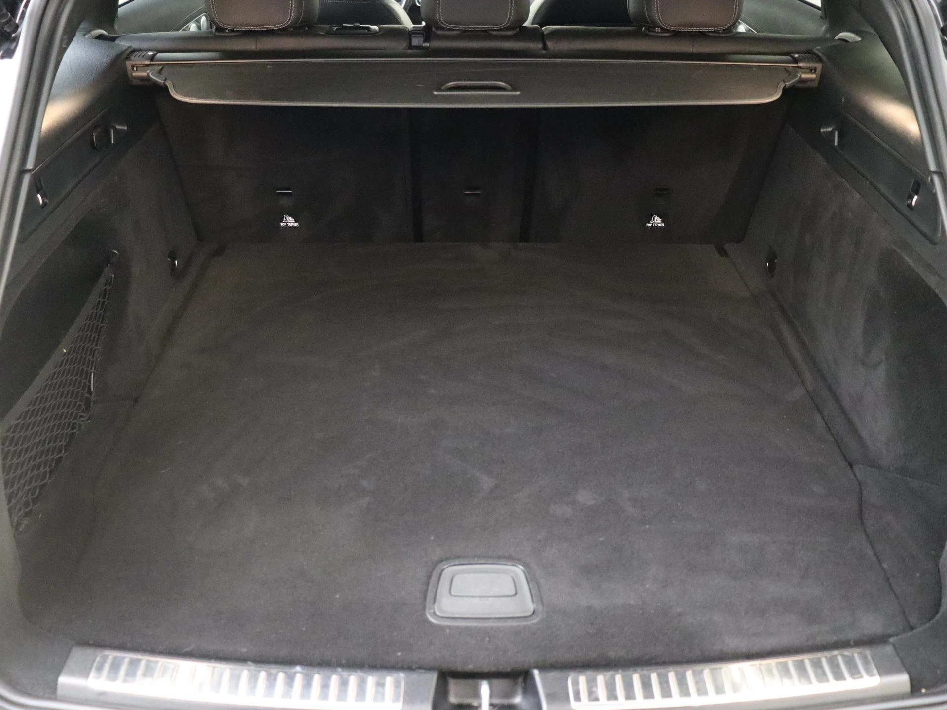 Mercedes-Benz-EQC-image-30