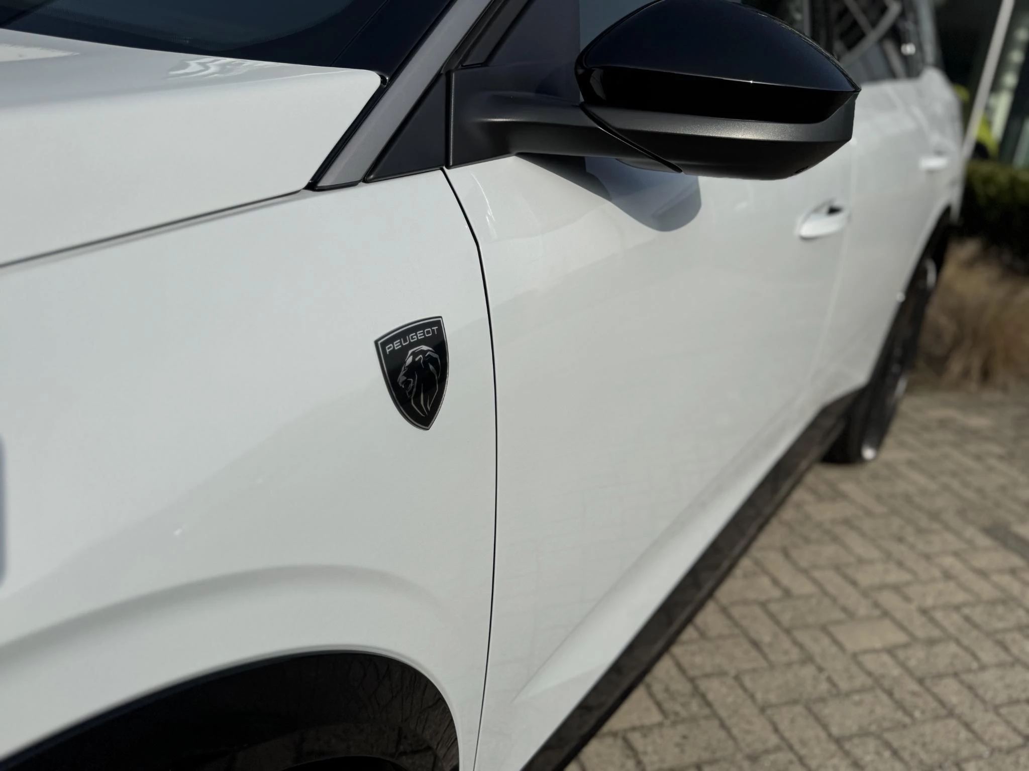 Peugeot-e-5008-image-10