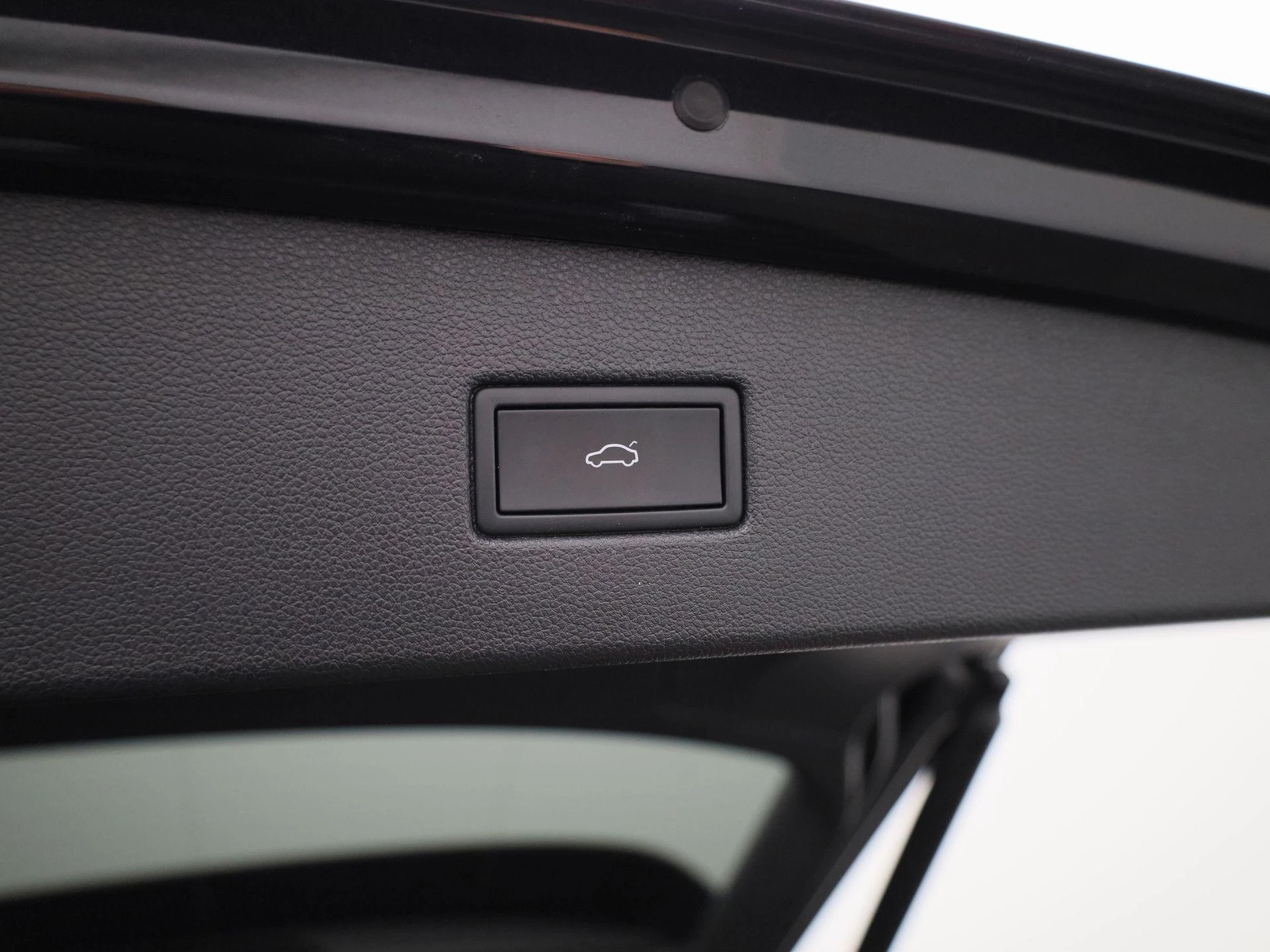 Volkswagen-Tiguan-image-12