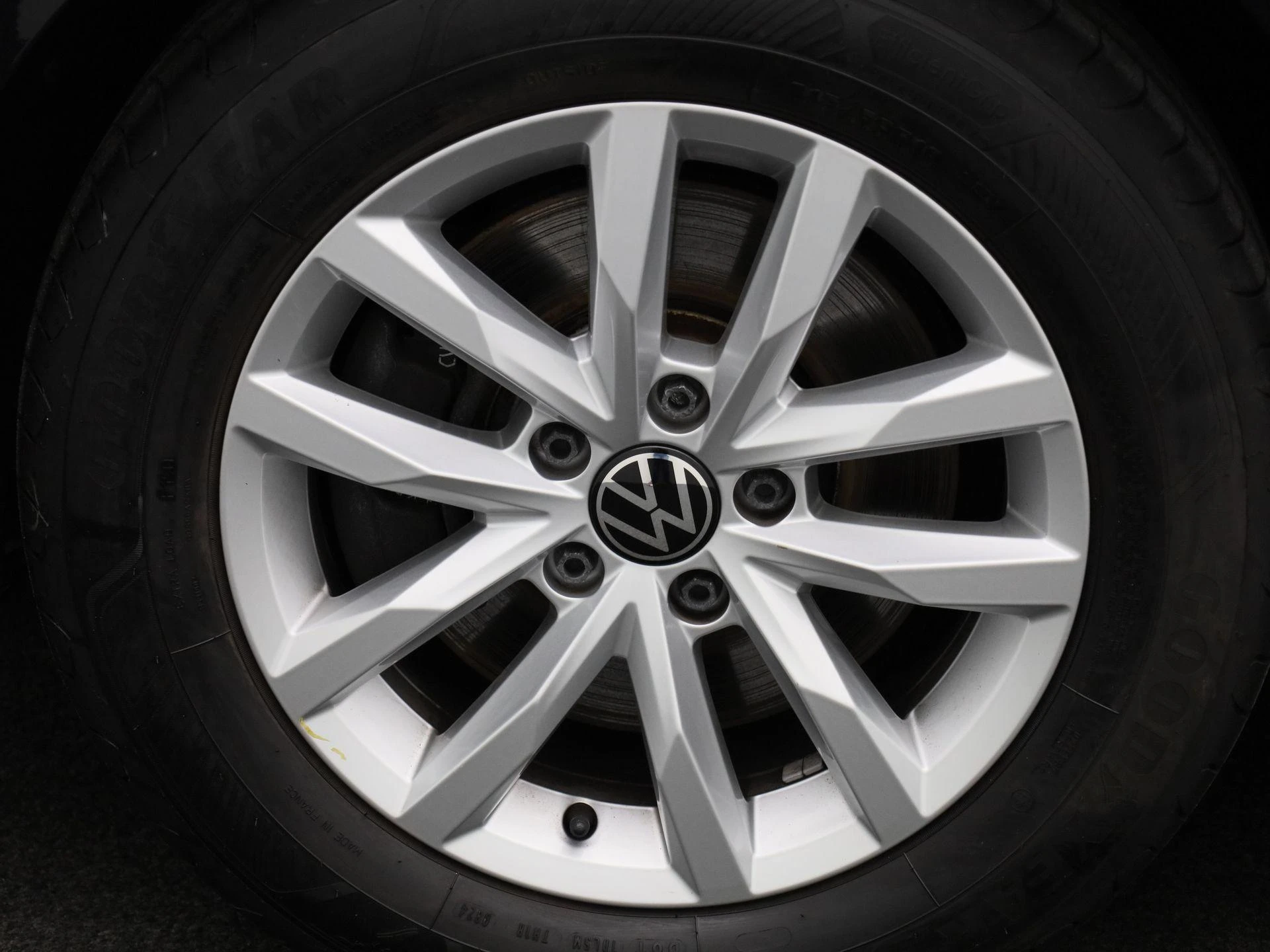 Volkswagen-Passat-image-12