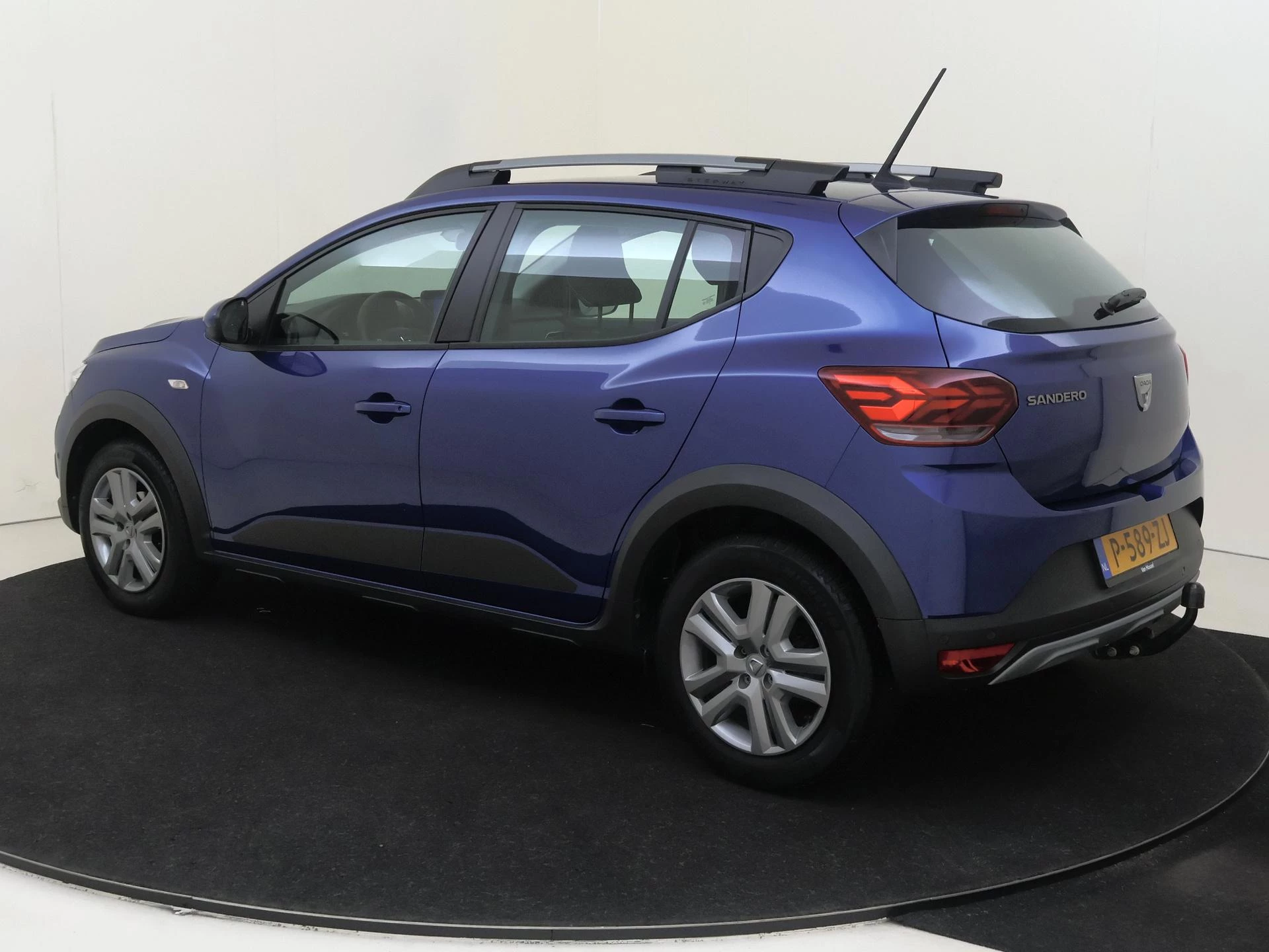 Dacia-Sandero Stepway-image-3
