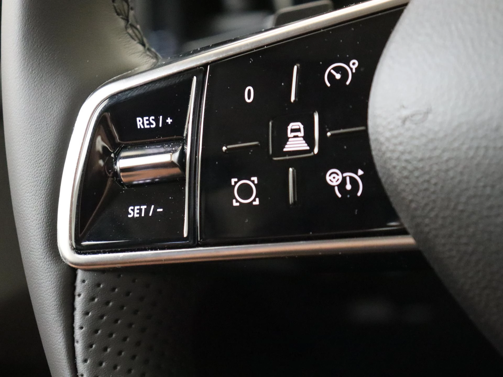 Renault-Megane E-Tech-image-18