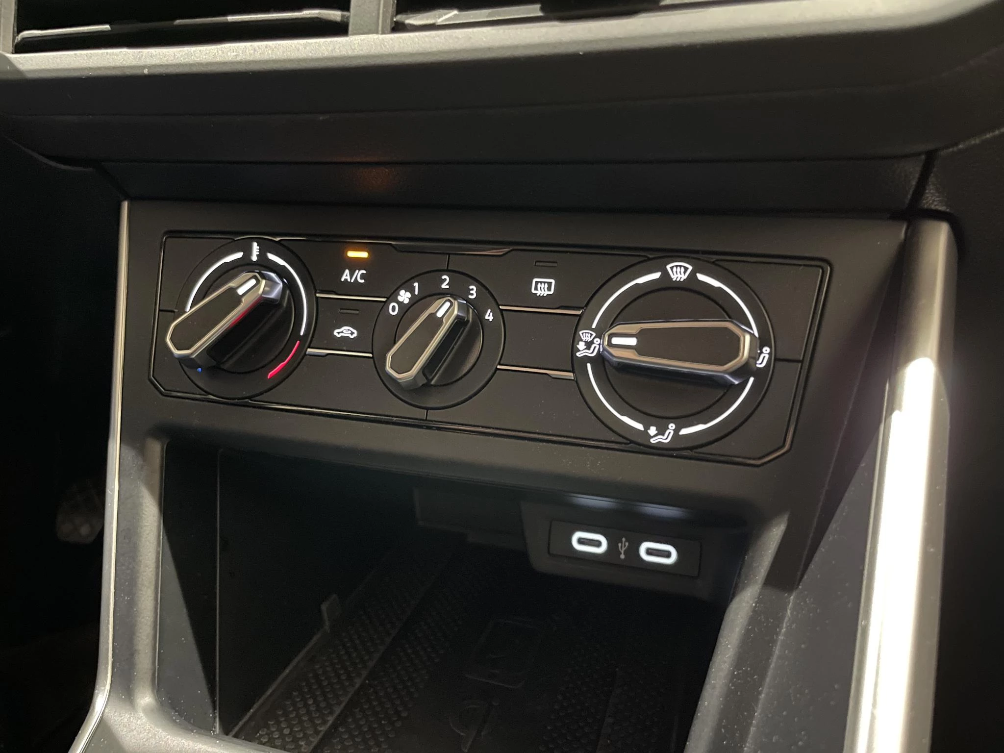 Volkswagen-Polo-image-23