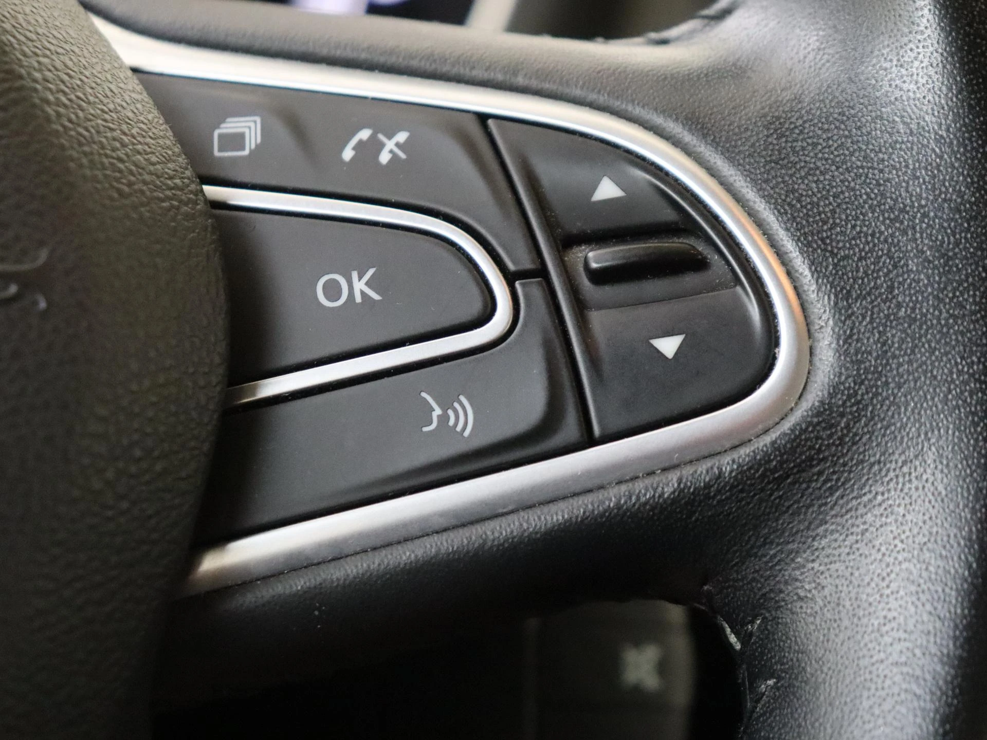 Renault-Grand Scénic-image-12