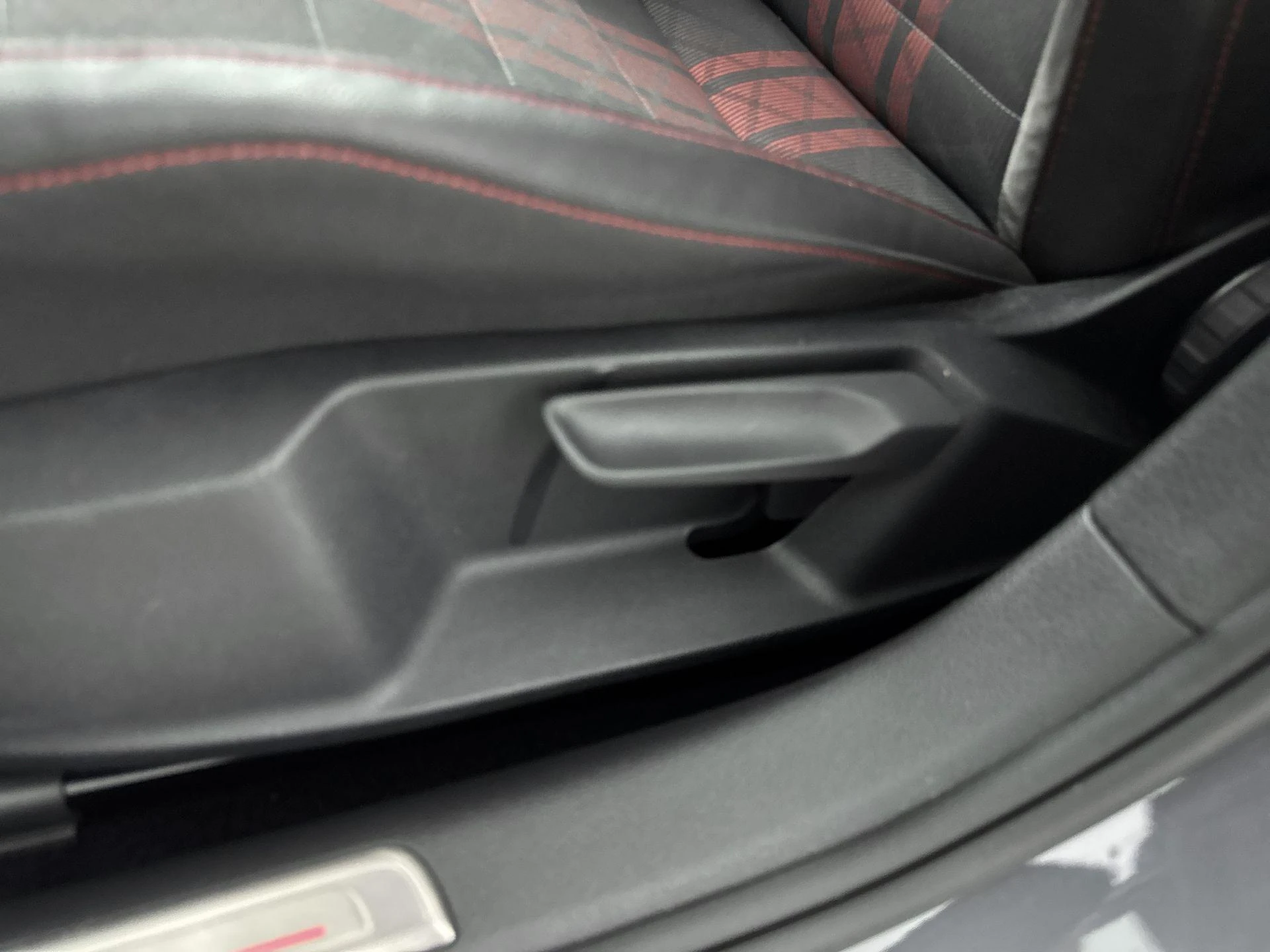Volkswagen-Golf-image-17