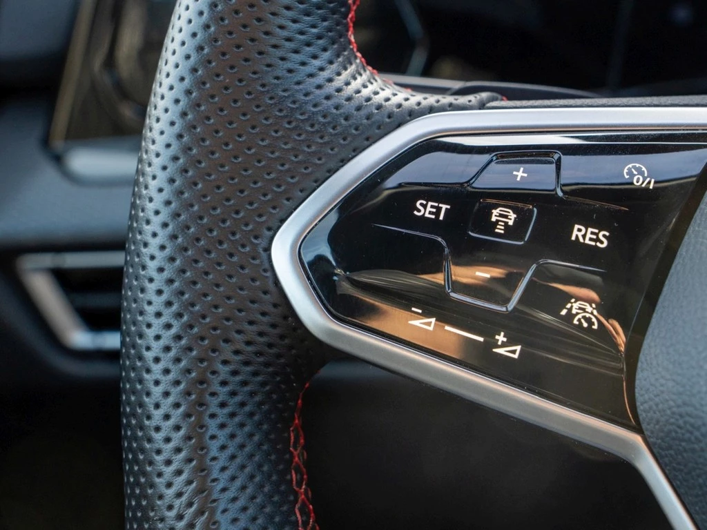 Volkswagen Golf GTI 2.0 TSI DSG Business Premium, ZGV