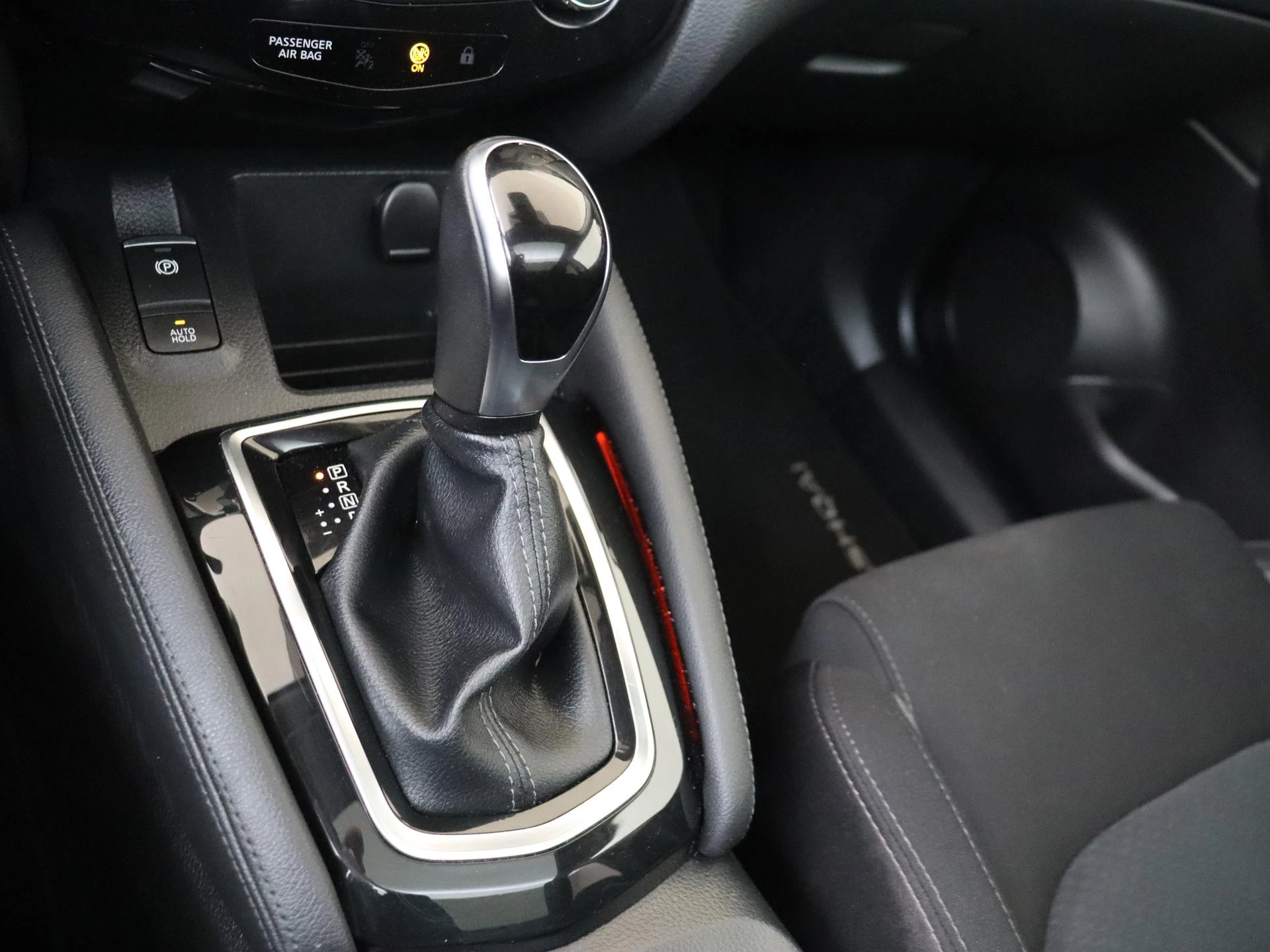 Nissan-QASHQAI-image-14