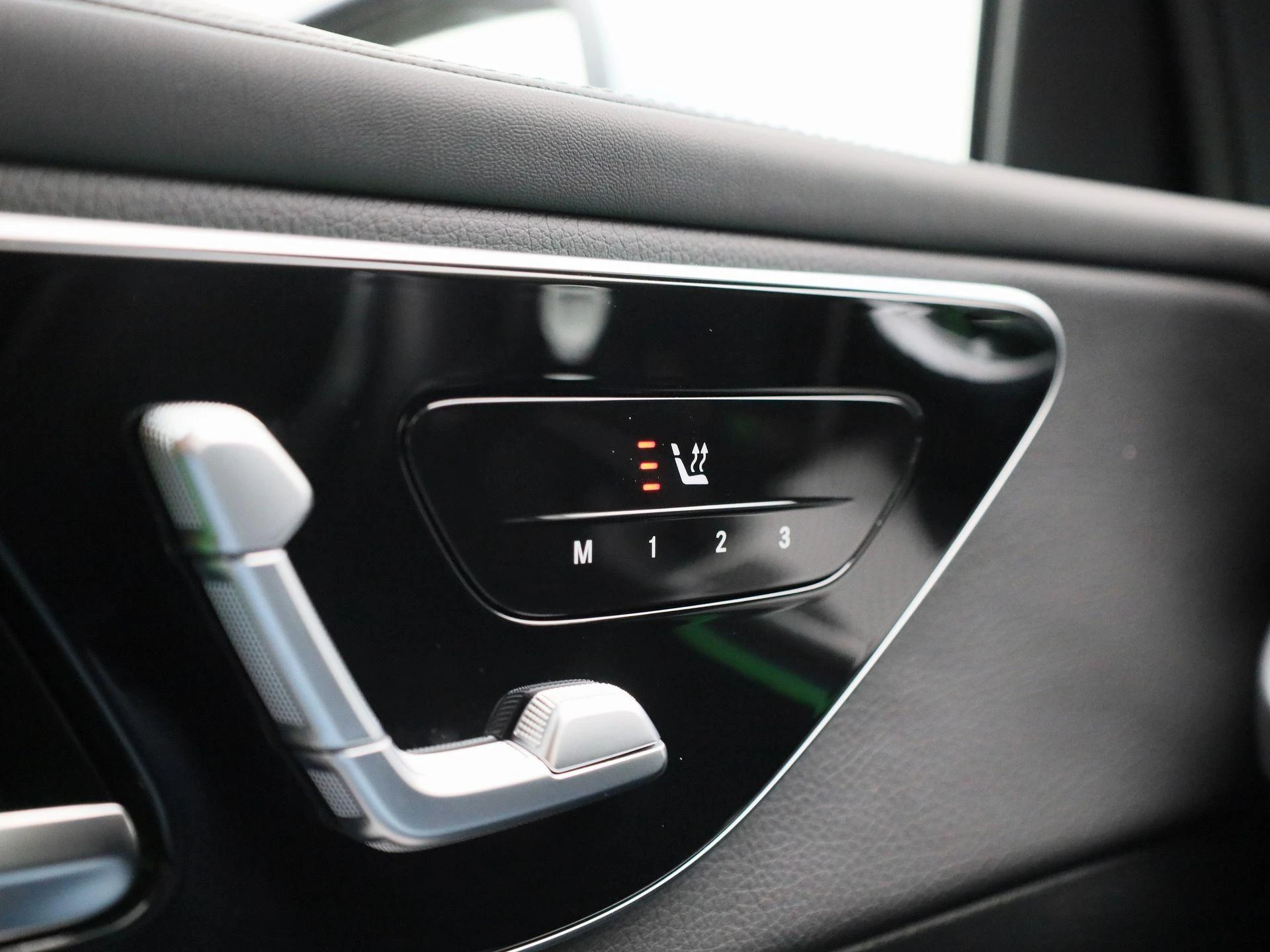 Mercedes-Benz-GLC-image-36
