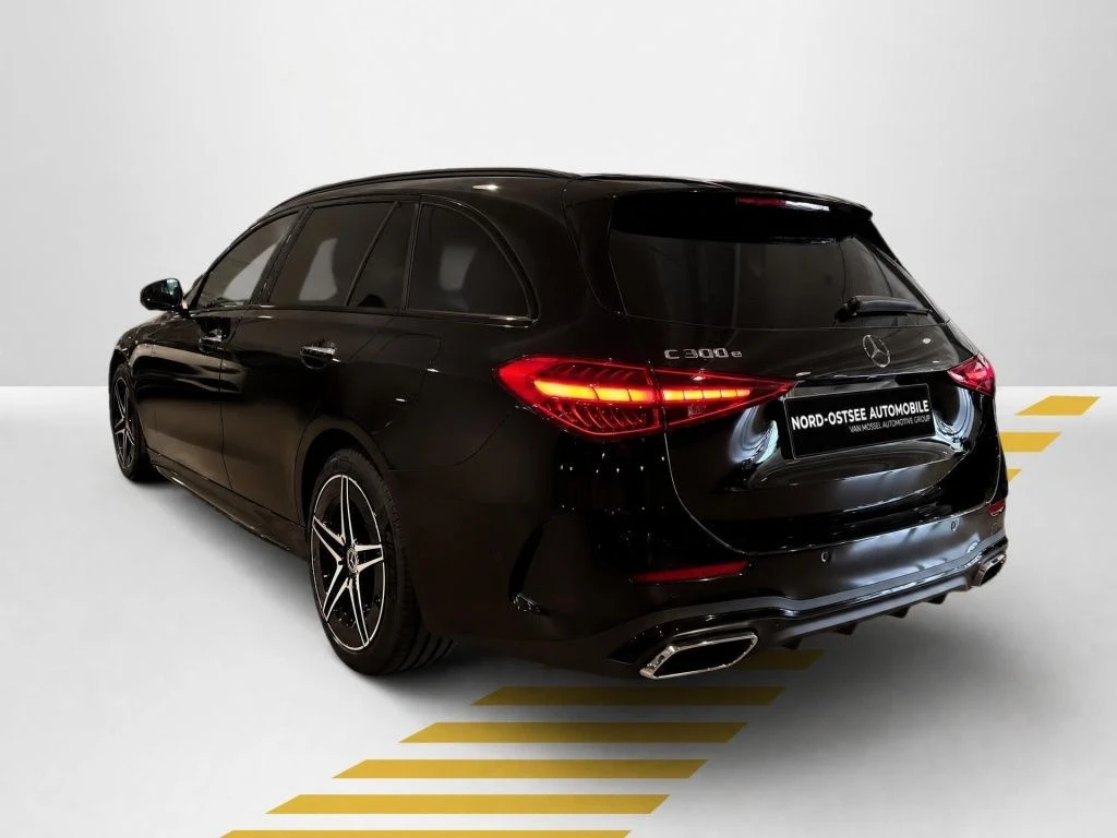 Mercedes-Benz-C-Klasse 300-image-12