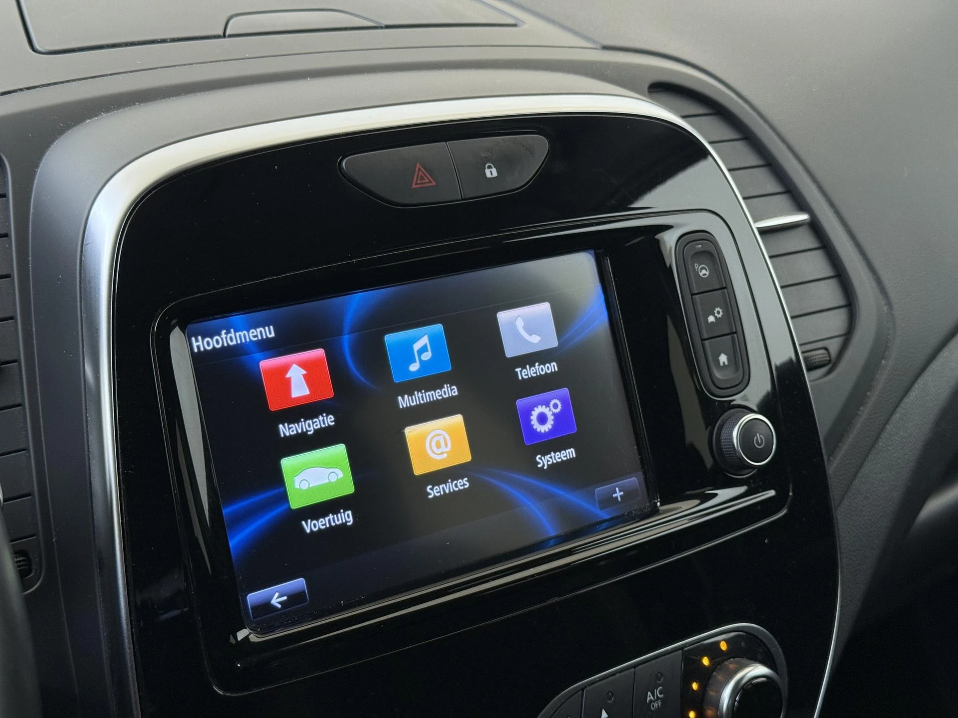 Renault-Captur-image-16