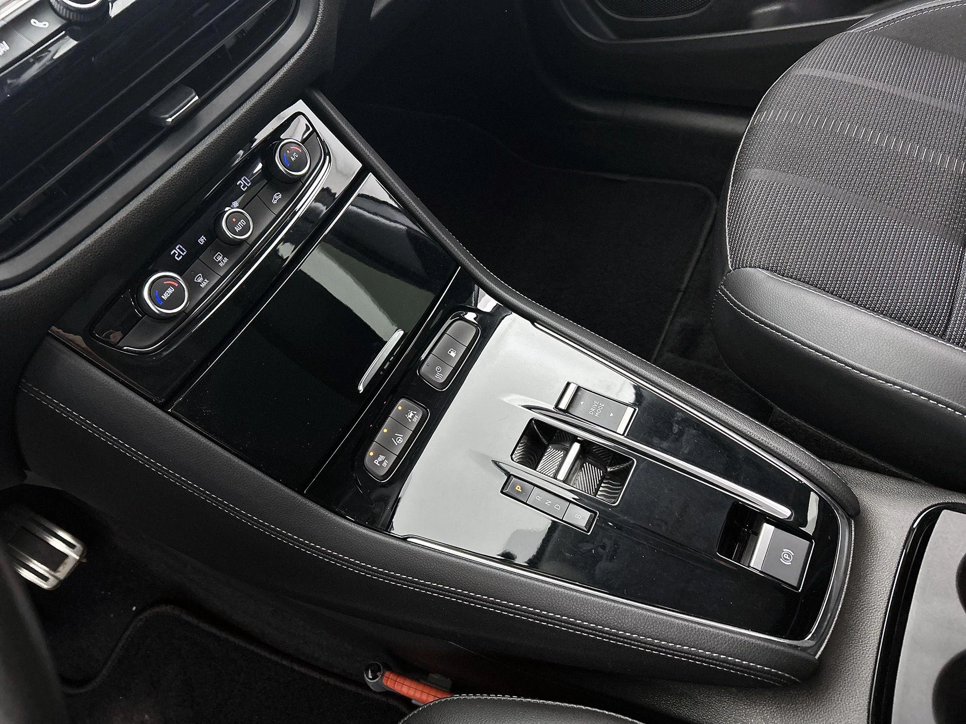 Opel Grandland 1.6 Turbo Plug-In Hybrid Level 4