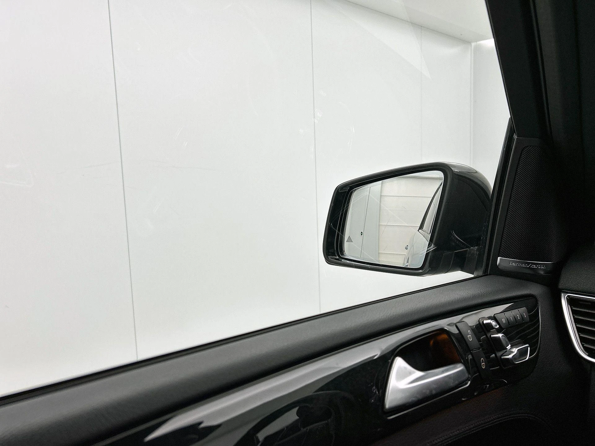 Mercedes-Benz-GLE-image-26