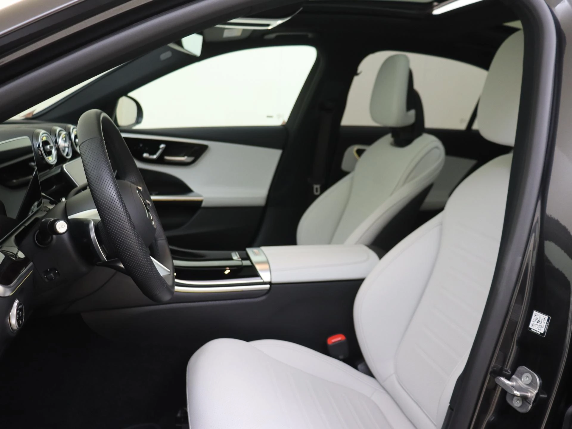 Mercedes-Benz-C-Klasse-image-14