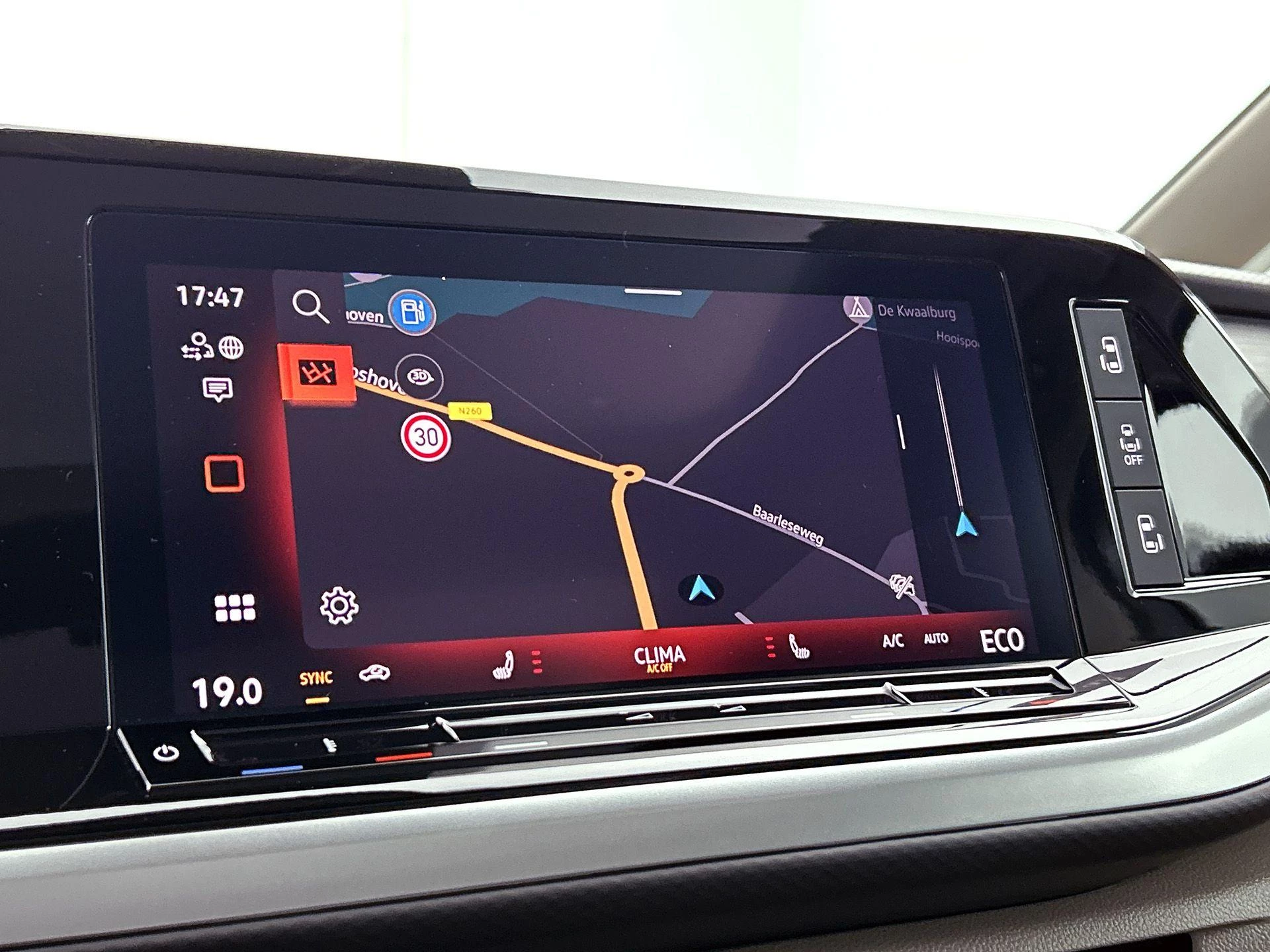 Volkswagen-Multivan-image-25