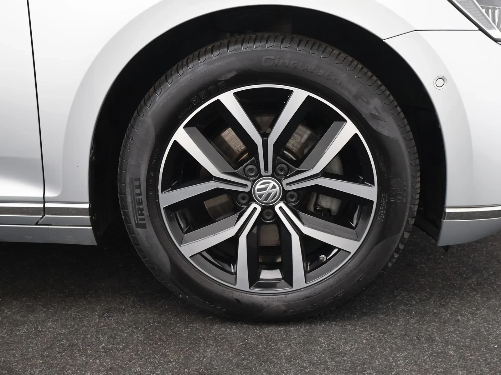 Volkswagen-Passat-image-8