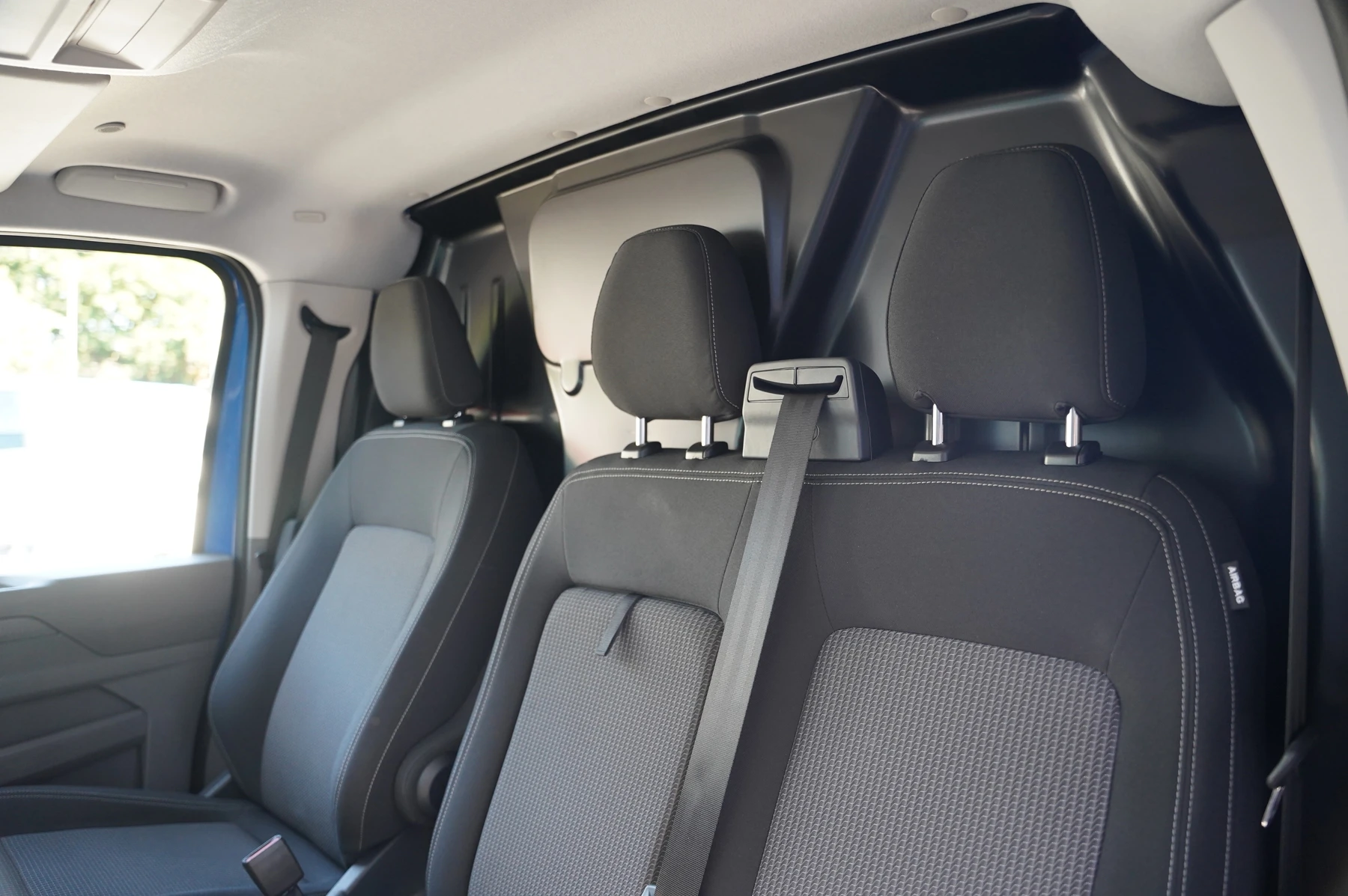 Volkswagen-Transporter-image-19