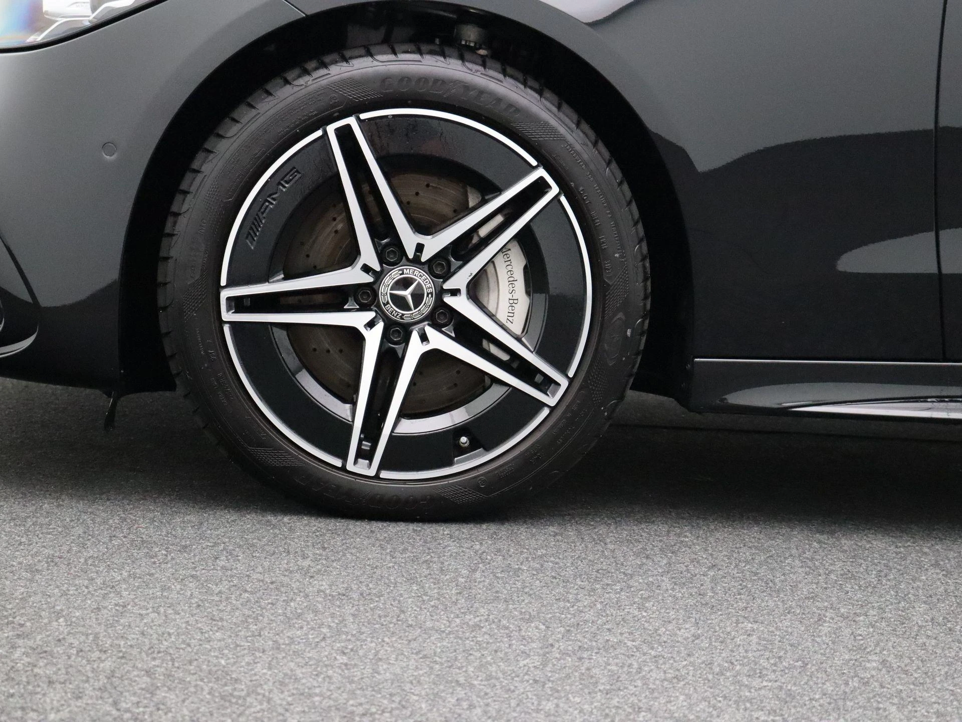 Mercedes-Benz-C-Klasse-image-6
