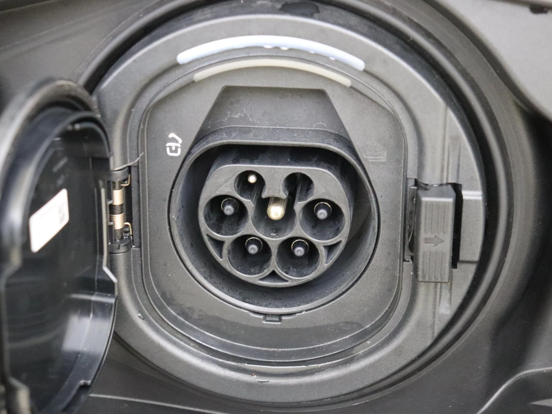 Mercedes-Benz-E-Klasse-image-30