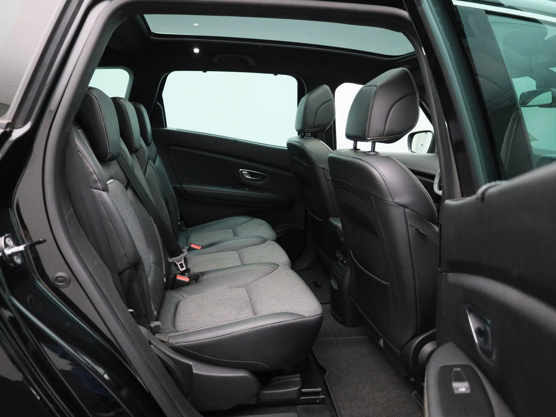 Renault Grand Scénic TCe 140 EDC GPF Black Edition 7P