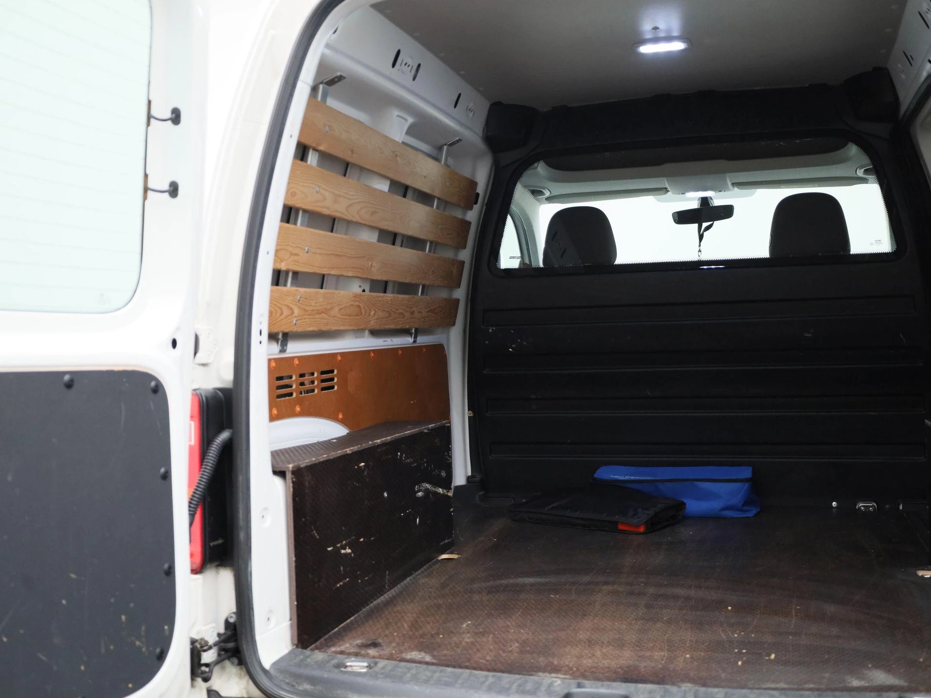 Volkswagen-Caddy-image-16