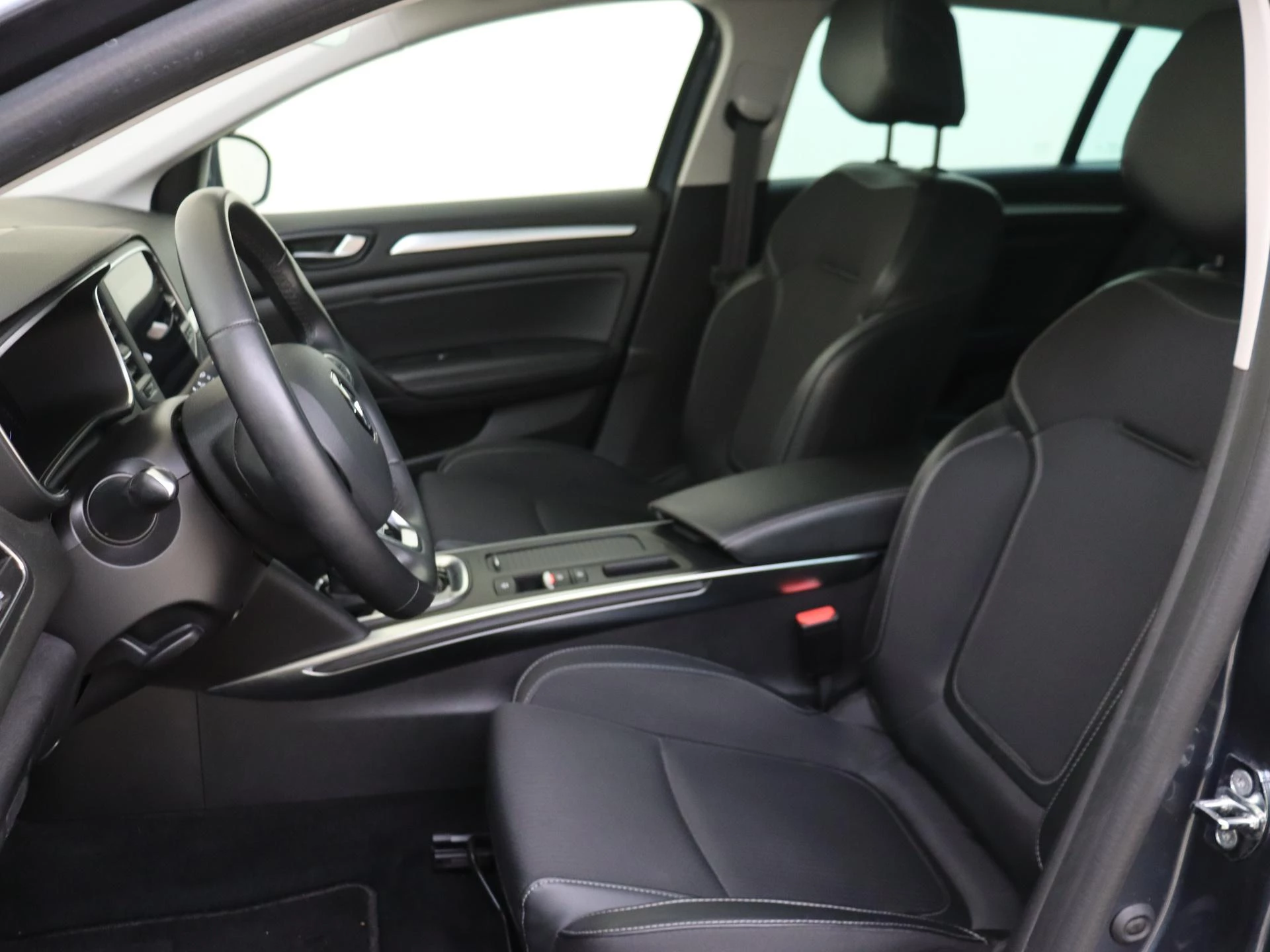 Renault-Megane E-Tech-image-10